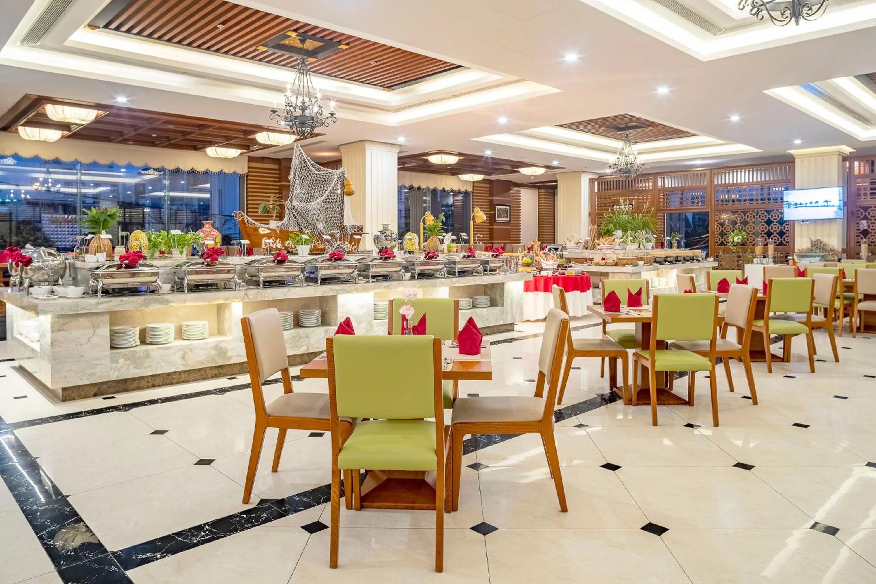 Restaurant/places to eat in DLG Hotel Danang