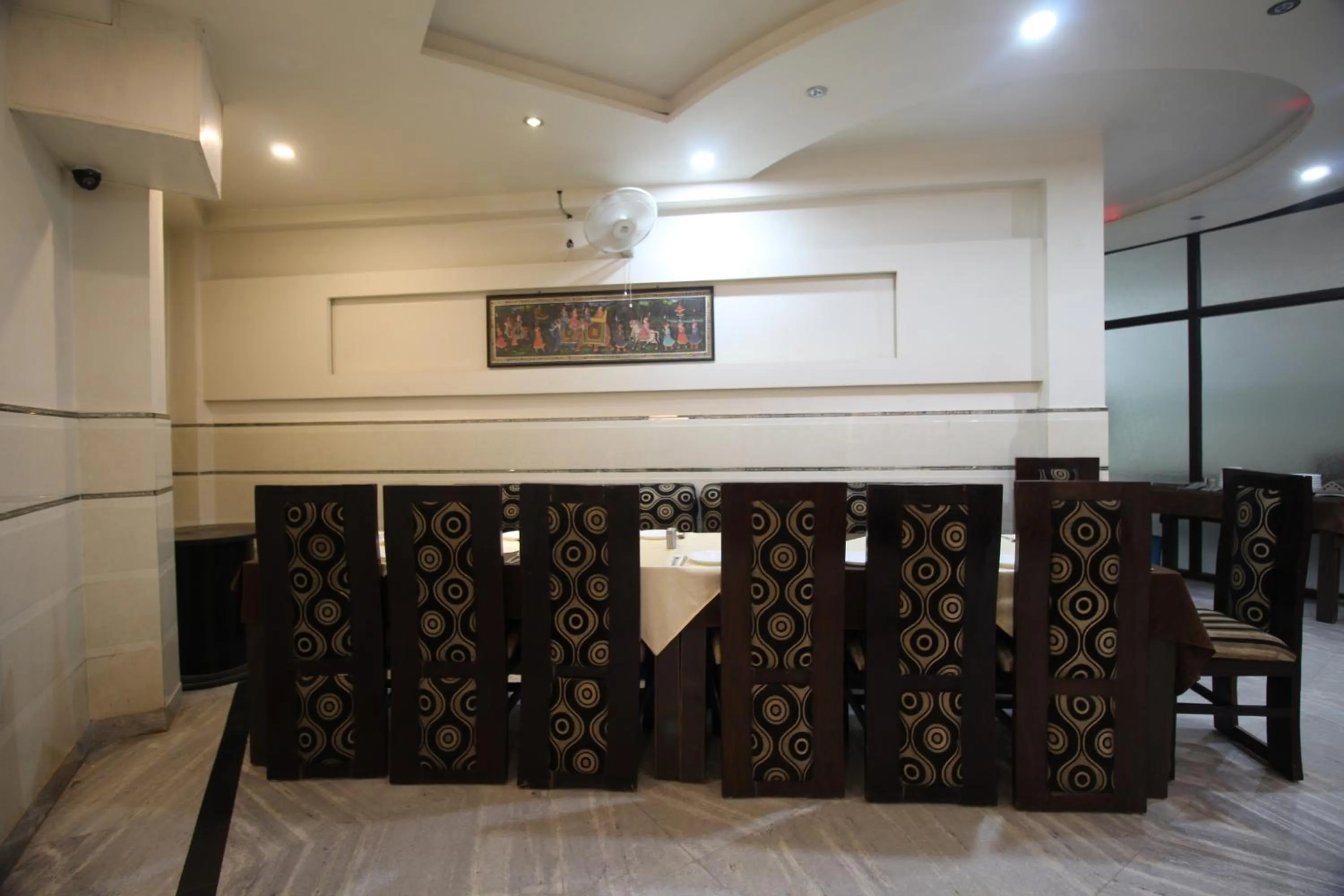 Restaurant/places to eat in FabExpress Alpine