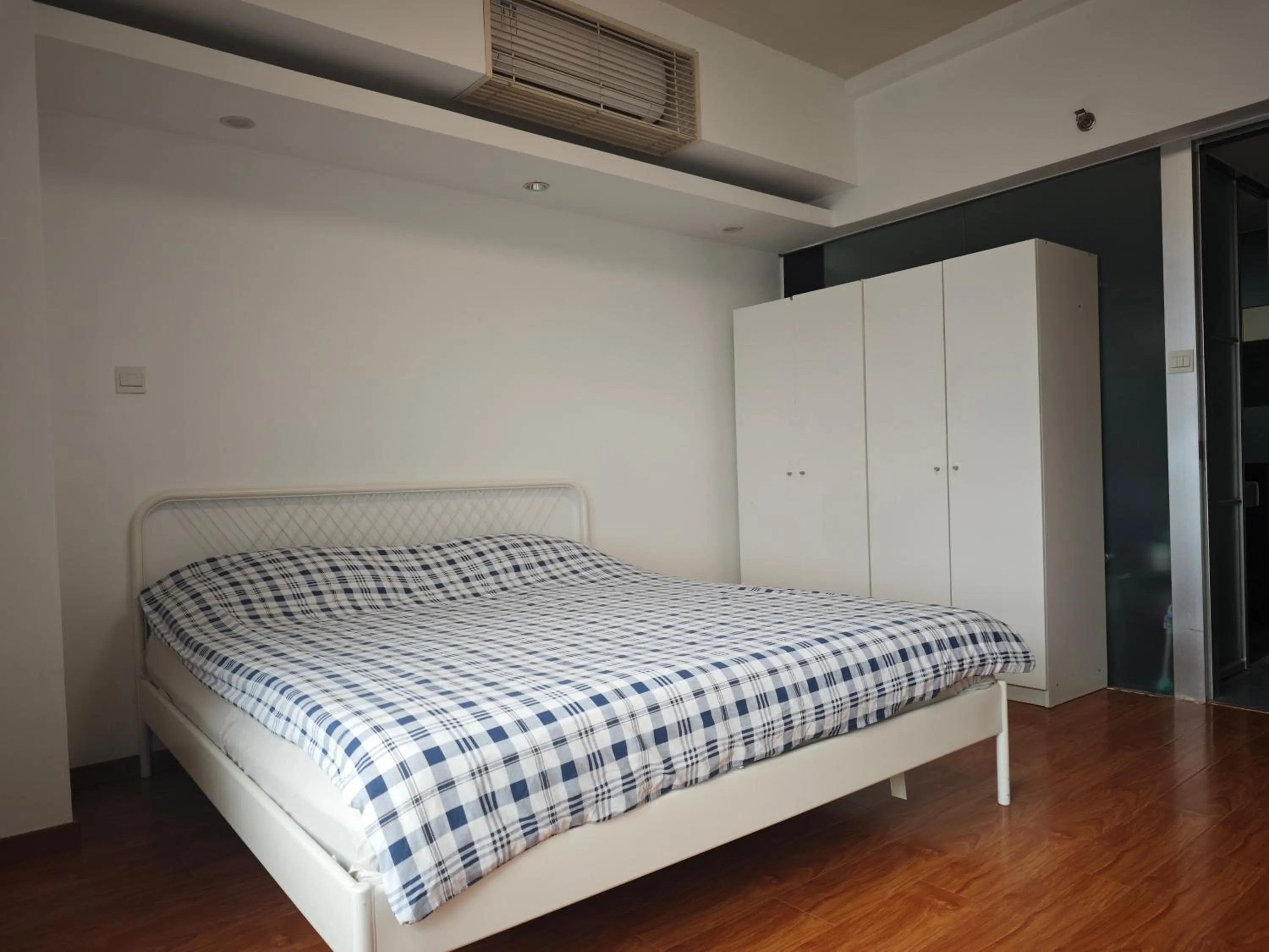 Bed in iNestin Shanghai Apt Jinzang Road