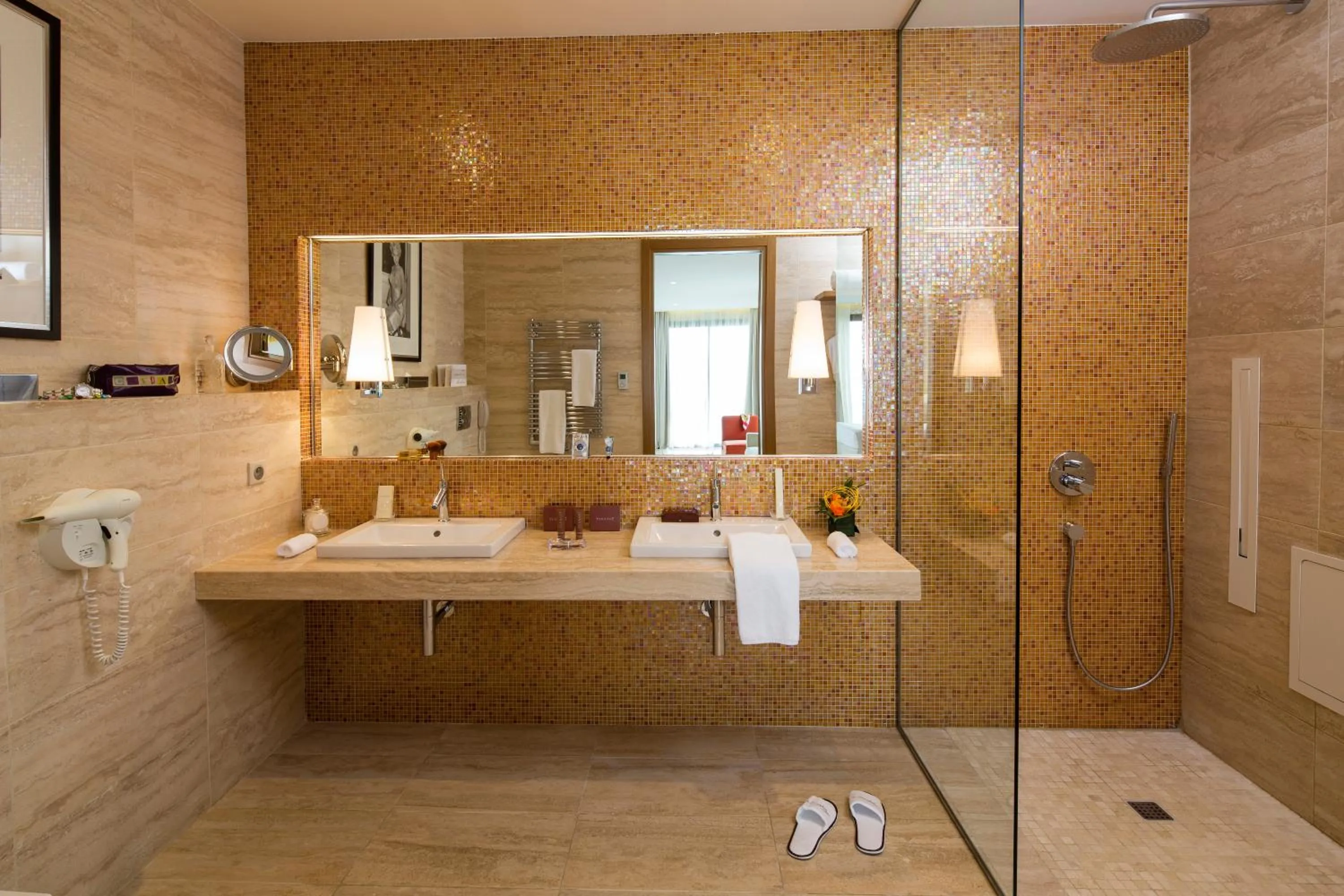 Bathroom in Hostellerie La Farandole