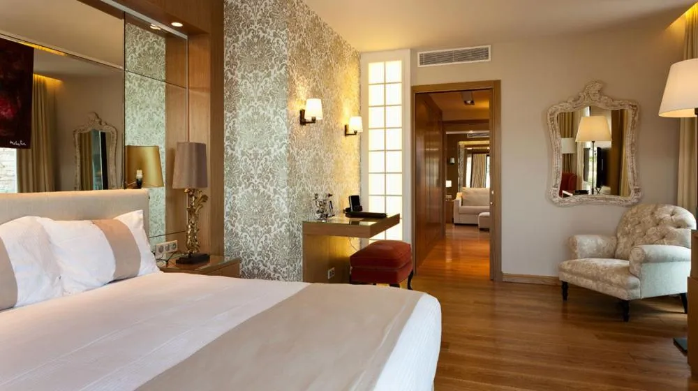 Day, Bed in Hostellerie La Farandole