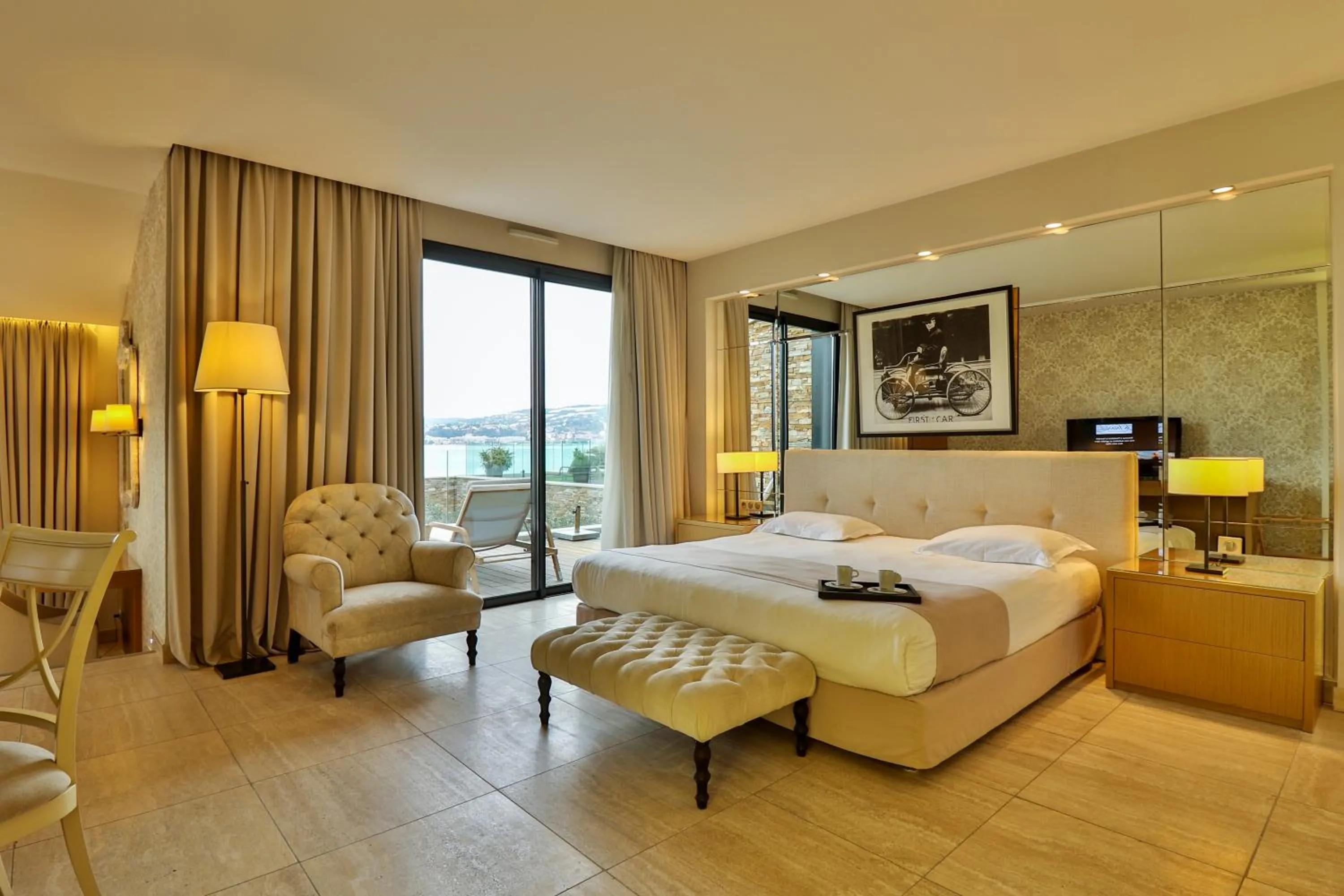 Day, Bed in Hostellerie La Farandole