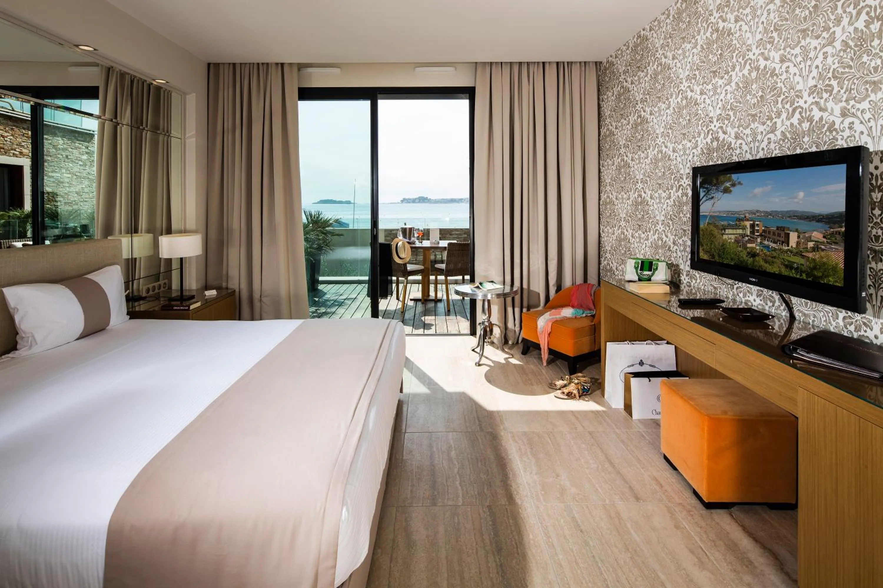 Day, Bed in Hostellerie La Farandole