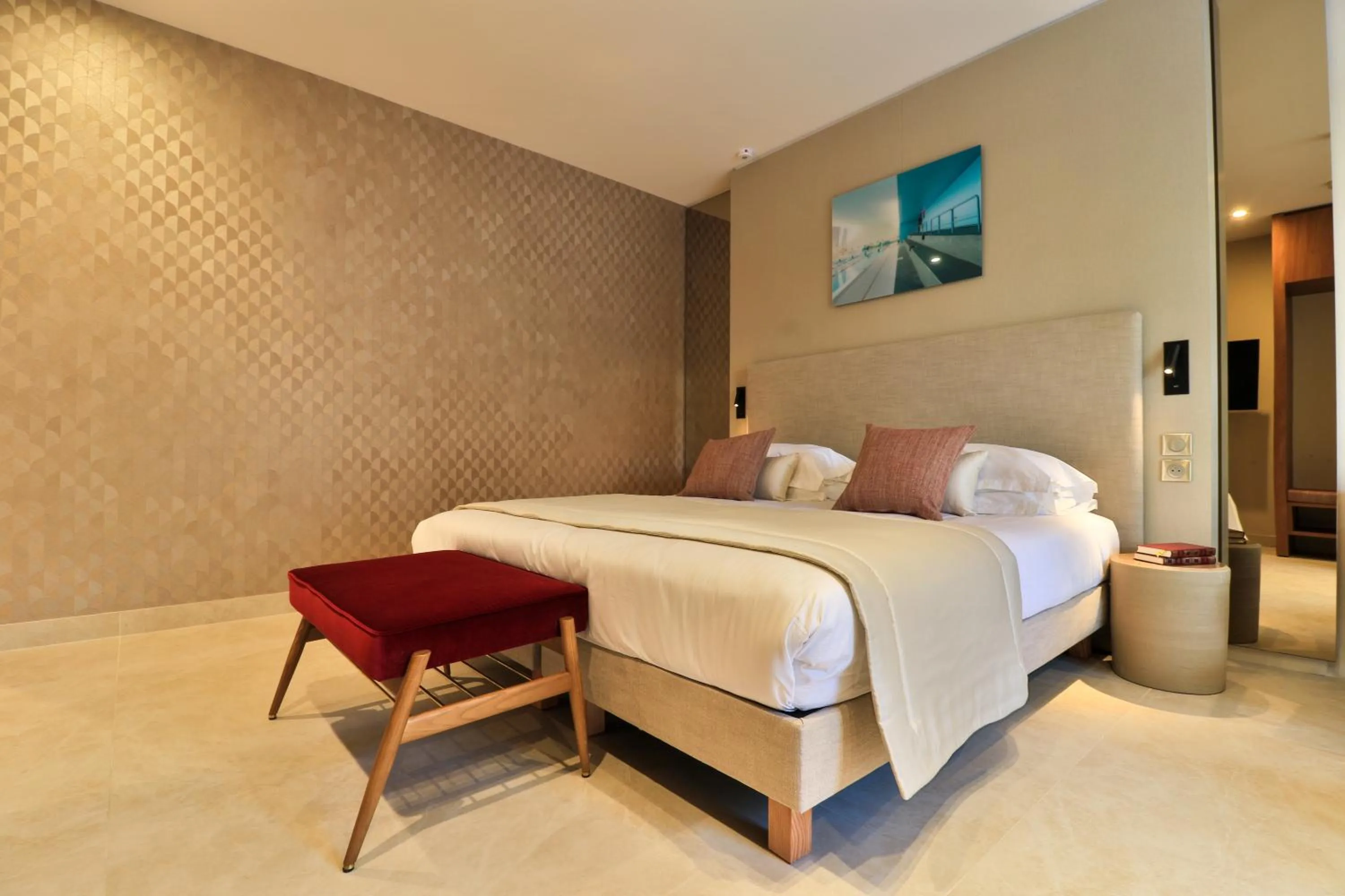 Bed in Hostellerie La Farandole