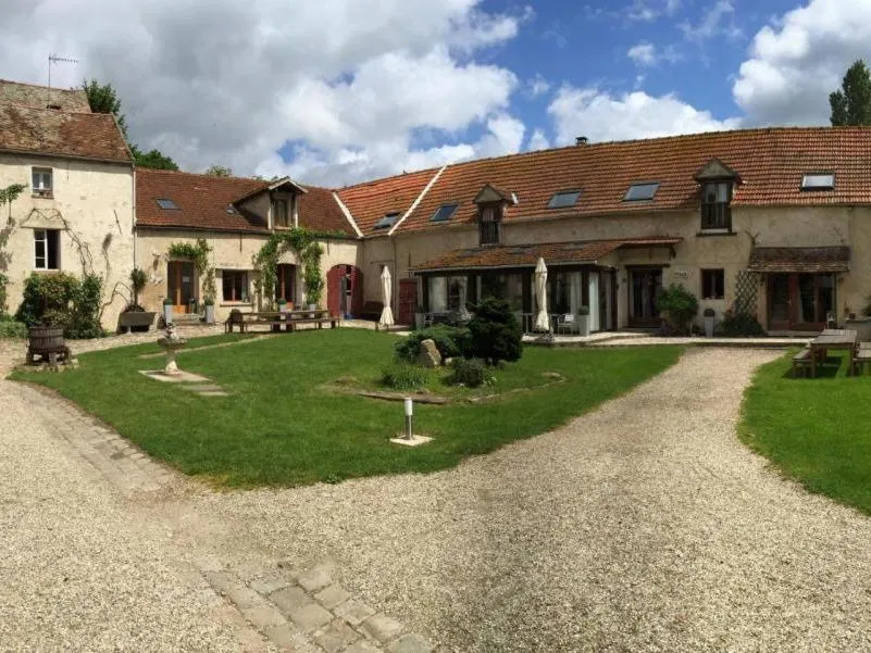 Property building in La Ferme des Moulineaux
