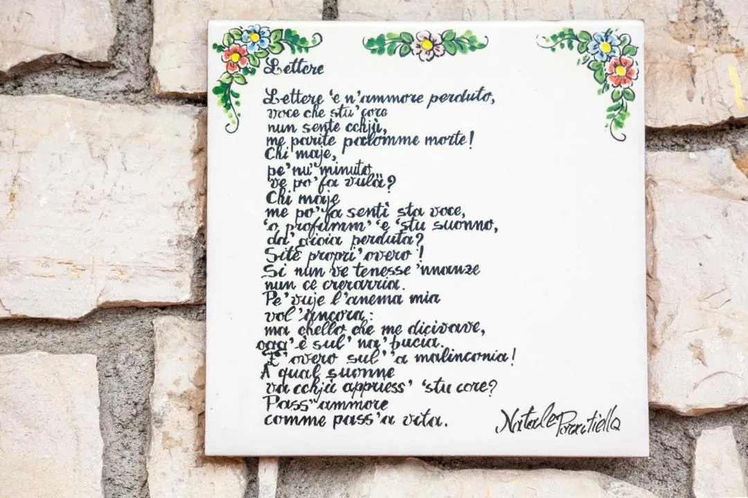 Decorative detail in Na' Poesia B&B di Charme