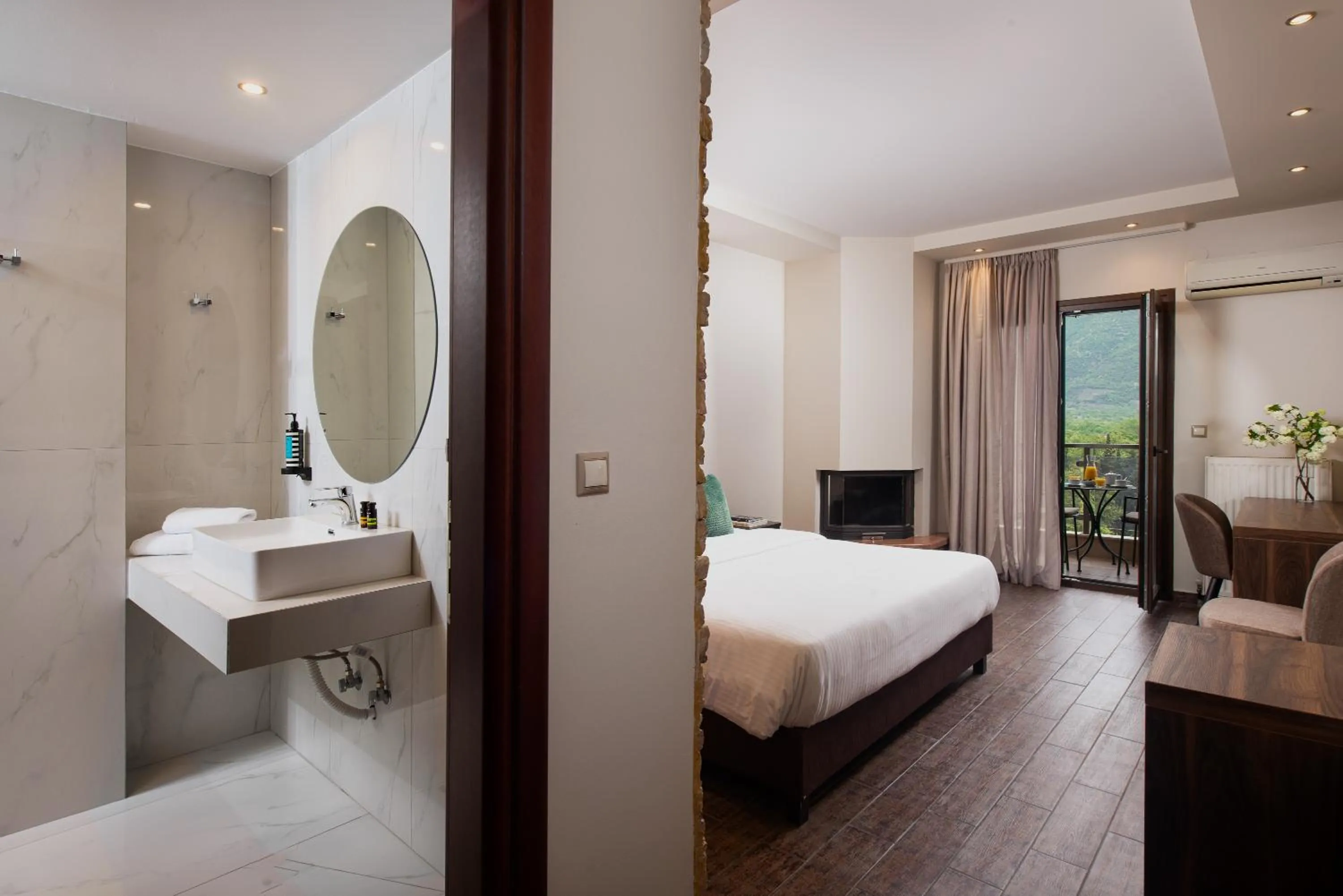 Bedroom, Bed in Hotel Naiades