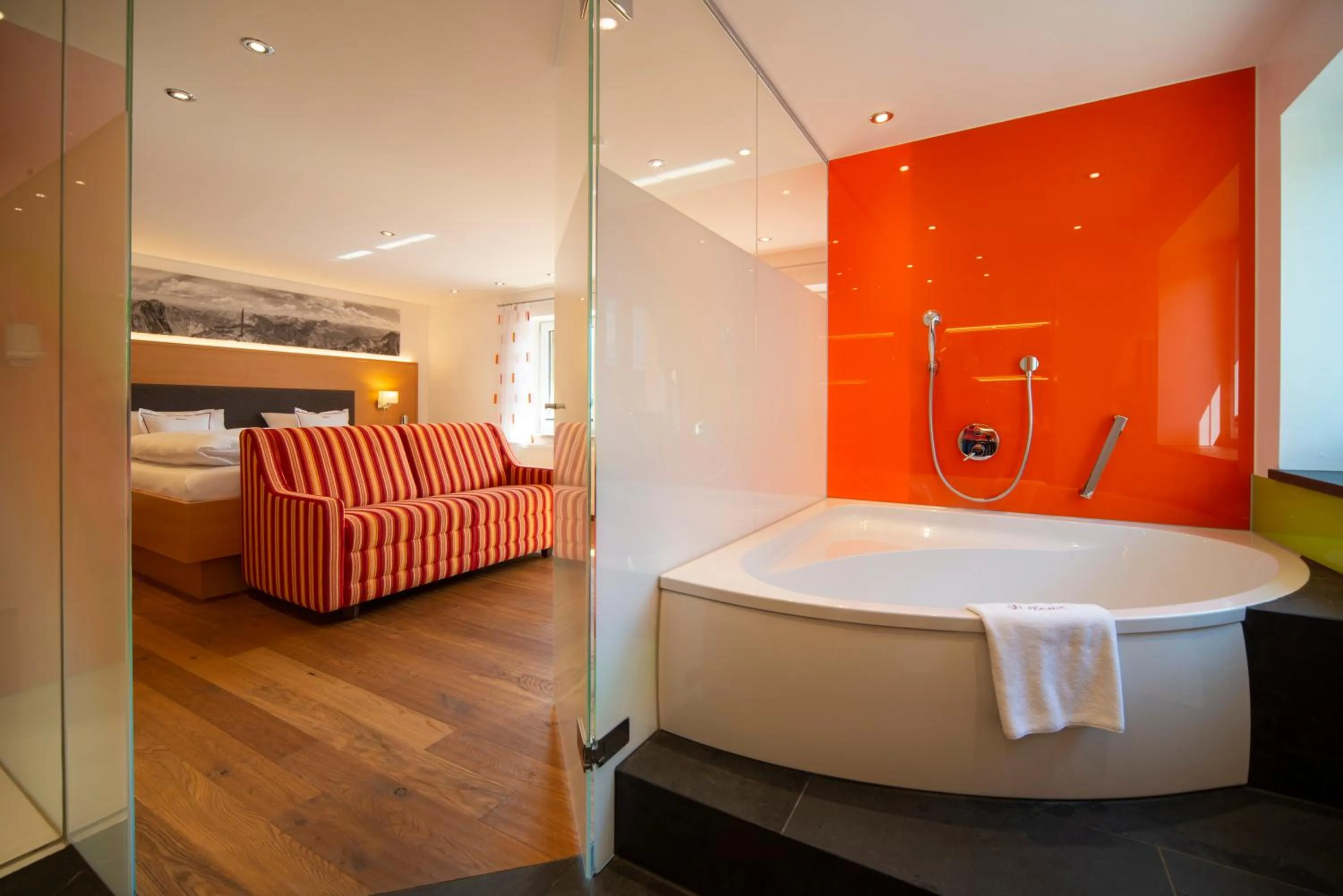 Bathroom, Bed in Hotel Bellevue