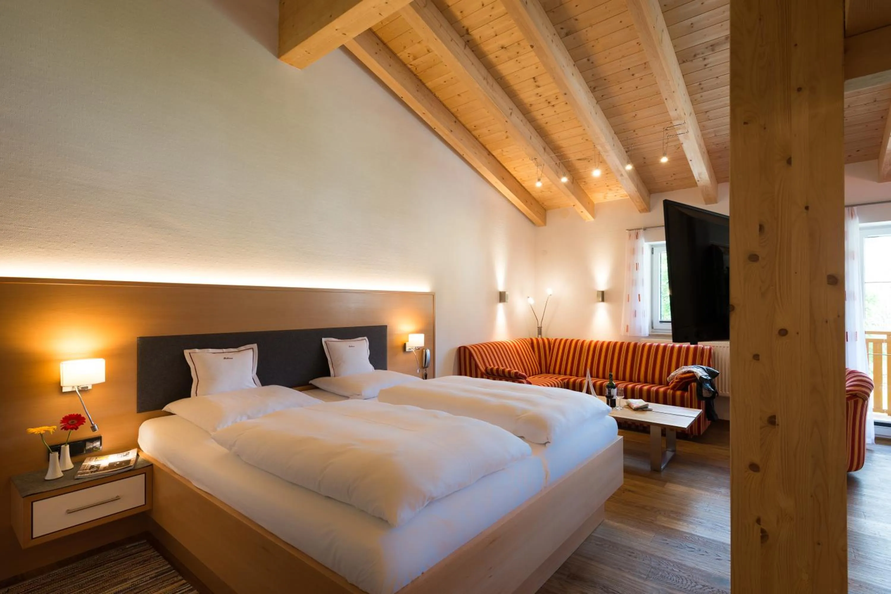 Photo of the whole room, Bed in Hotel Bellevue