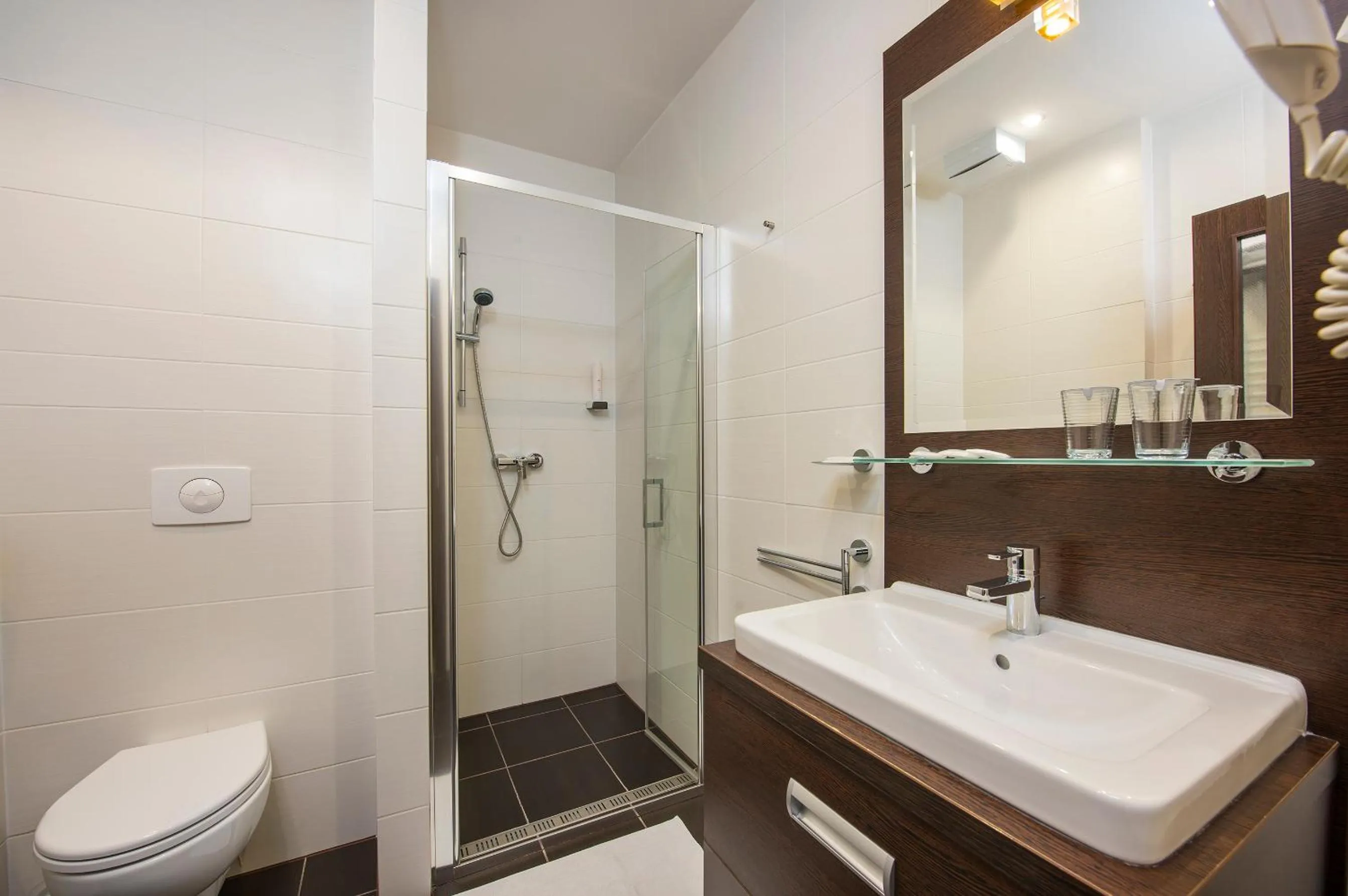 Shower in Hotel Panorama Resort