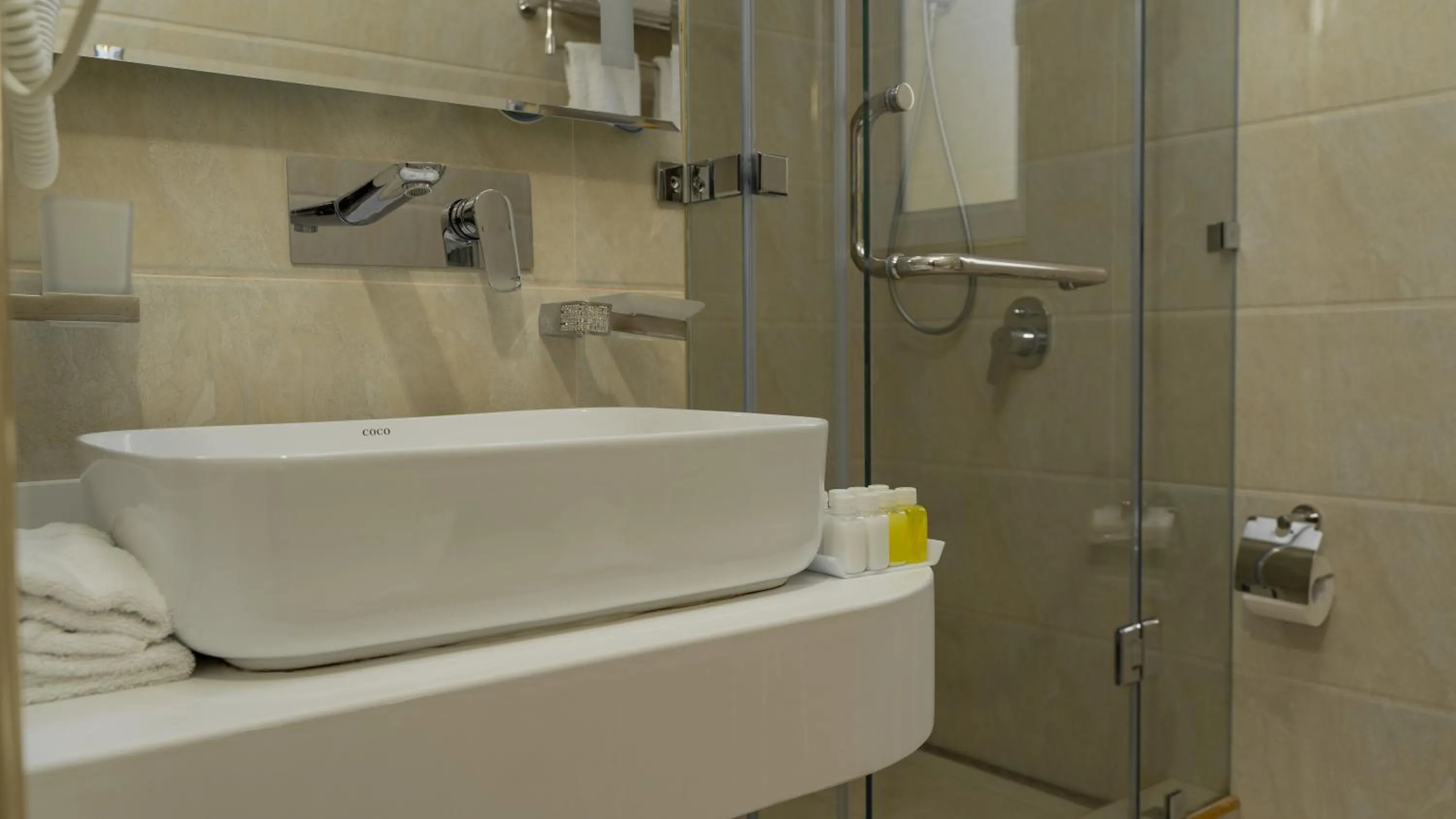 Shower in DiliMah Premium Luxury