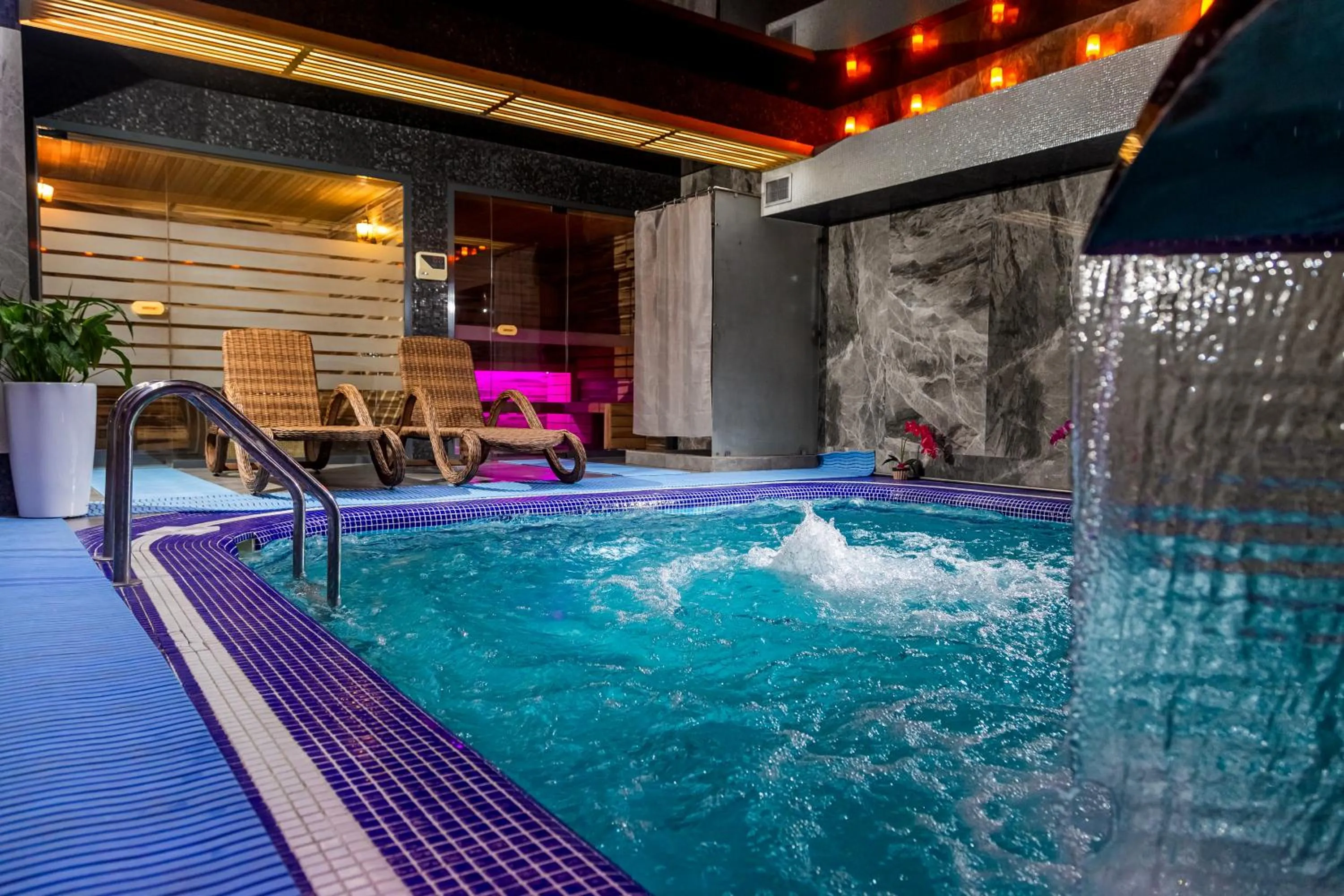 Pool view in DiliMah Premium Luxury