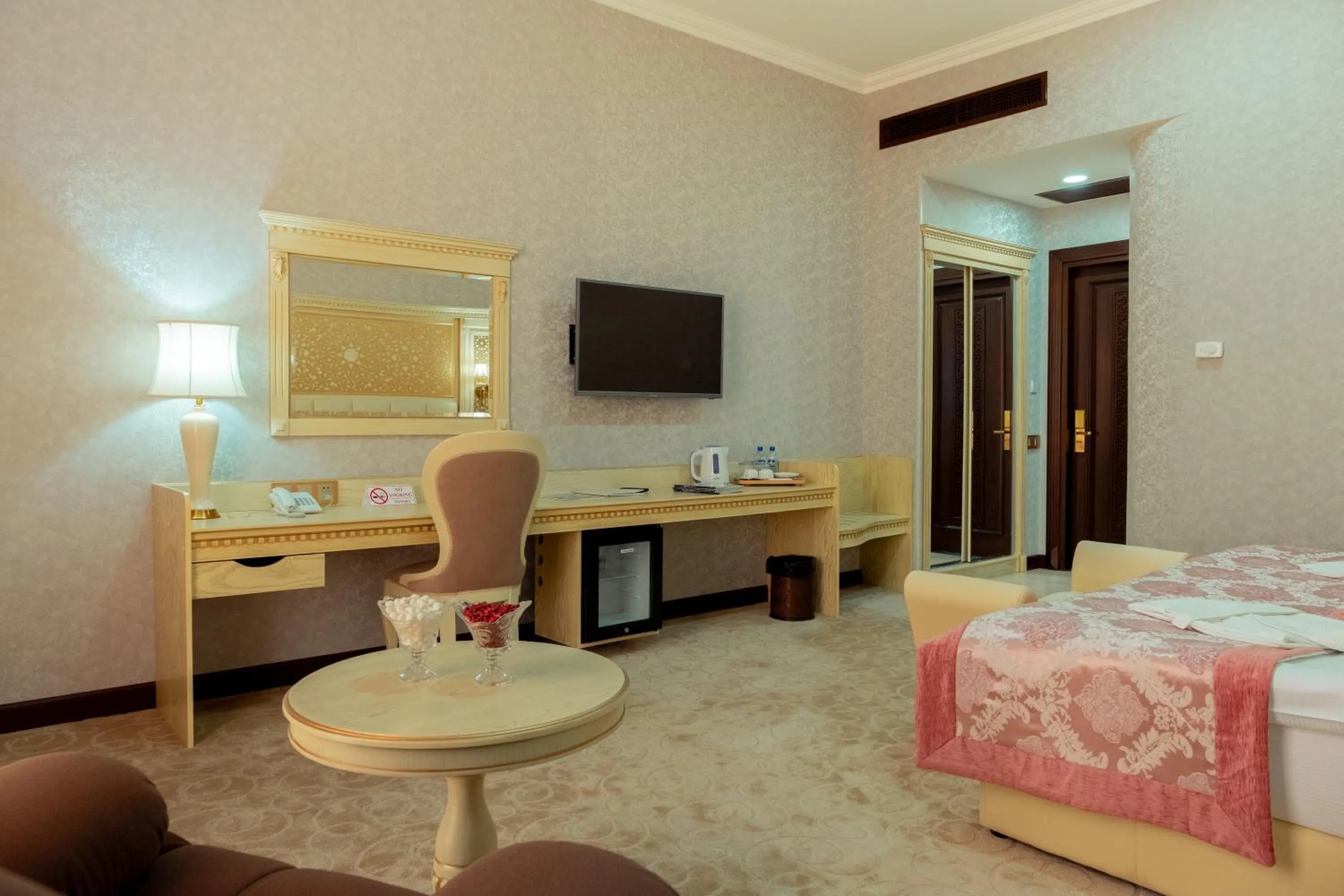 Photo of the whole room in DiliMah Premium Luxury