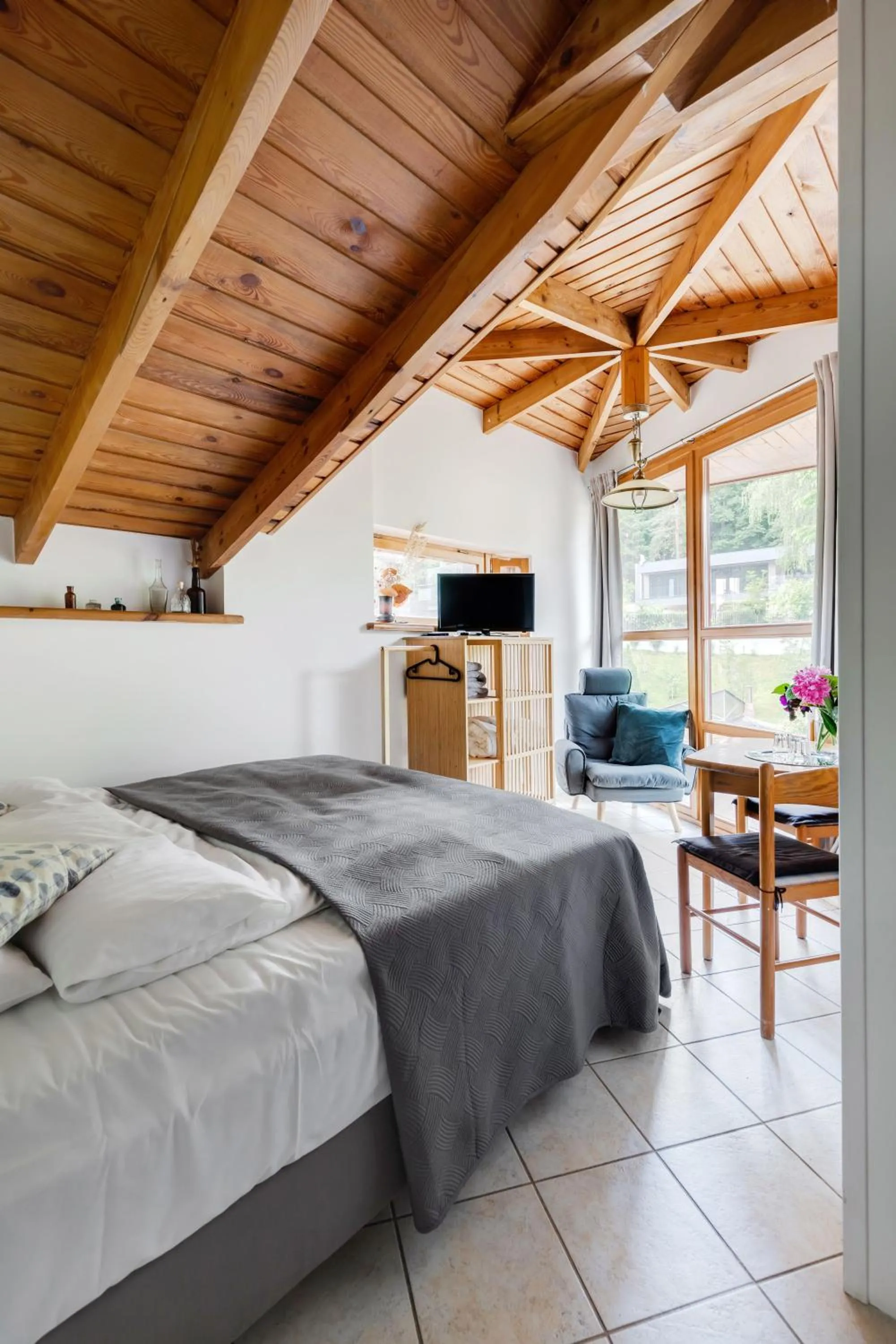 Photo of the whole room, Bed in House of Sun