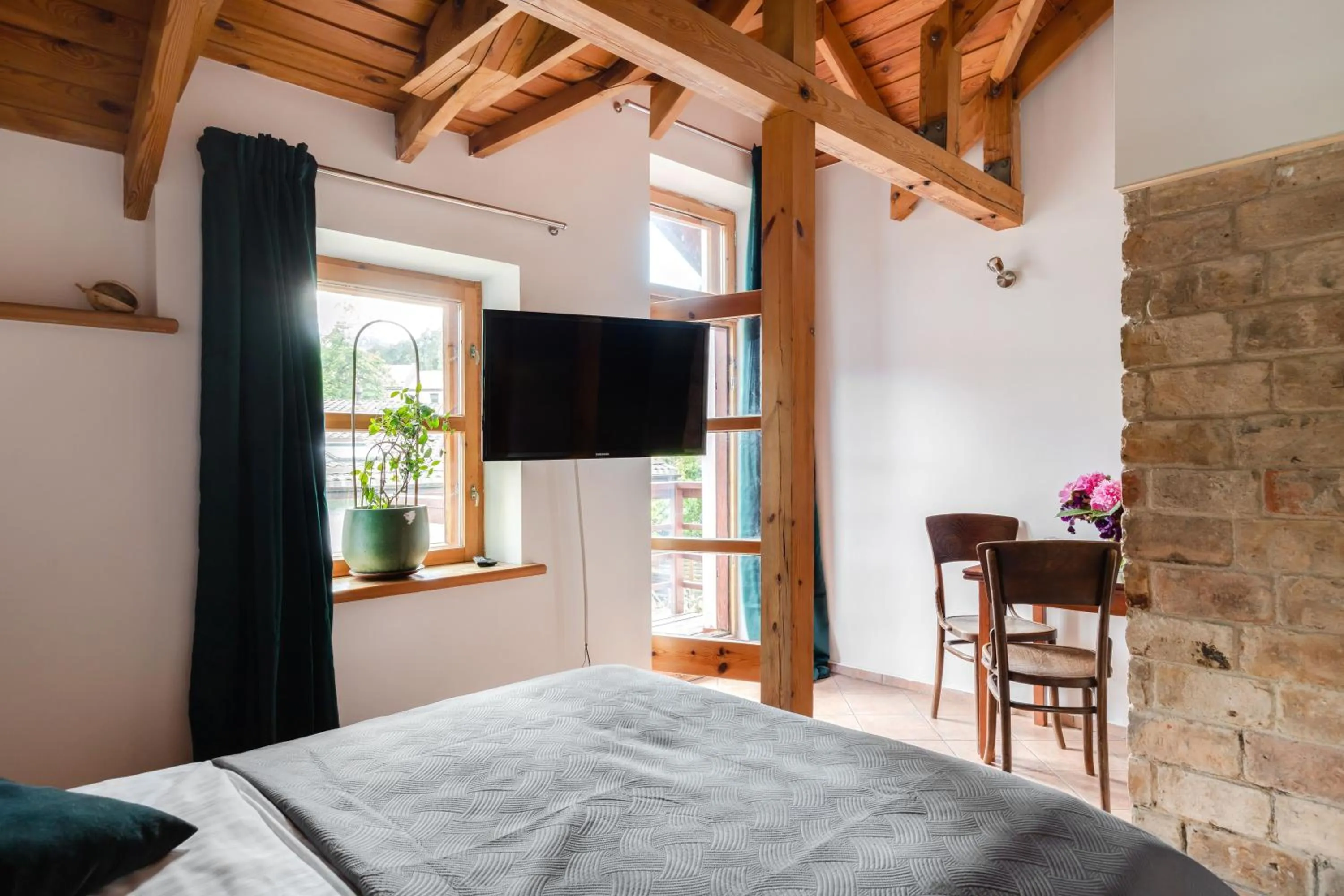 TV and multimedia, Bed in House of Sun