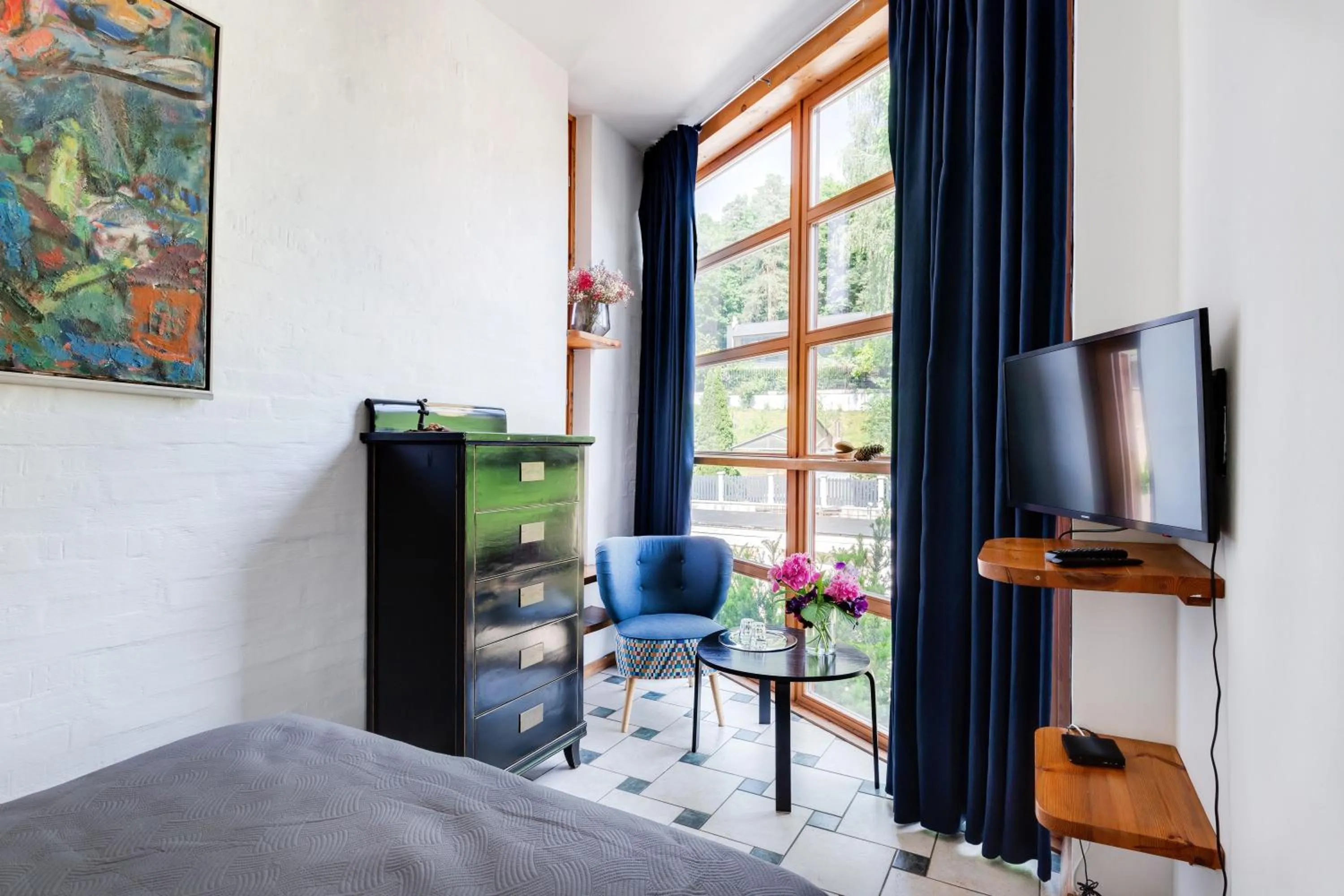 TV and multimedia in House of Sun