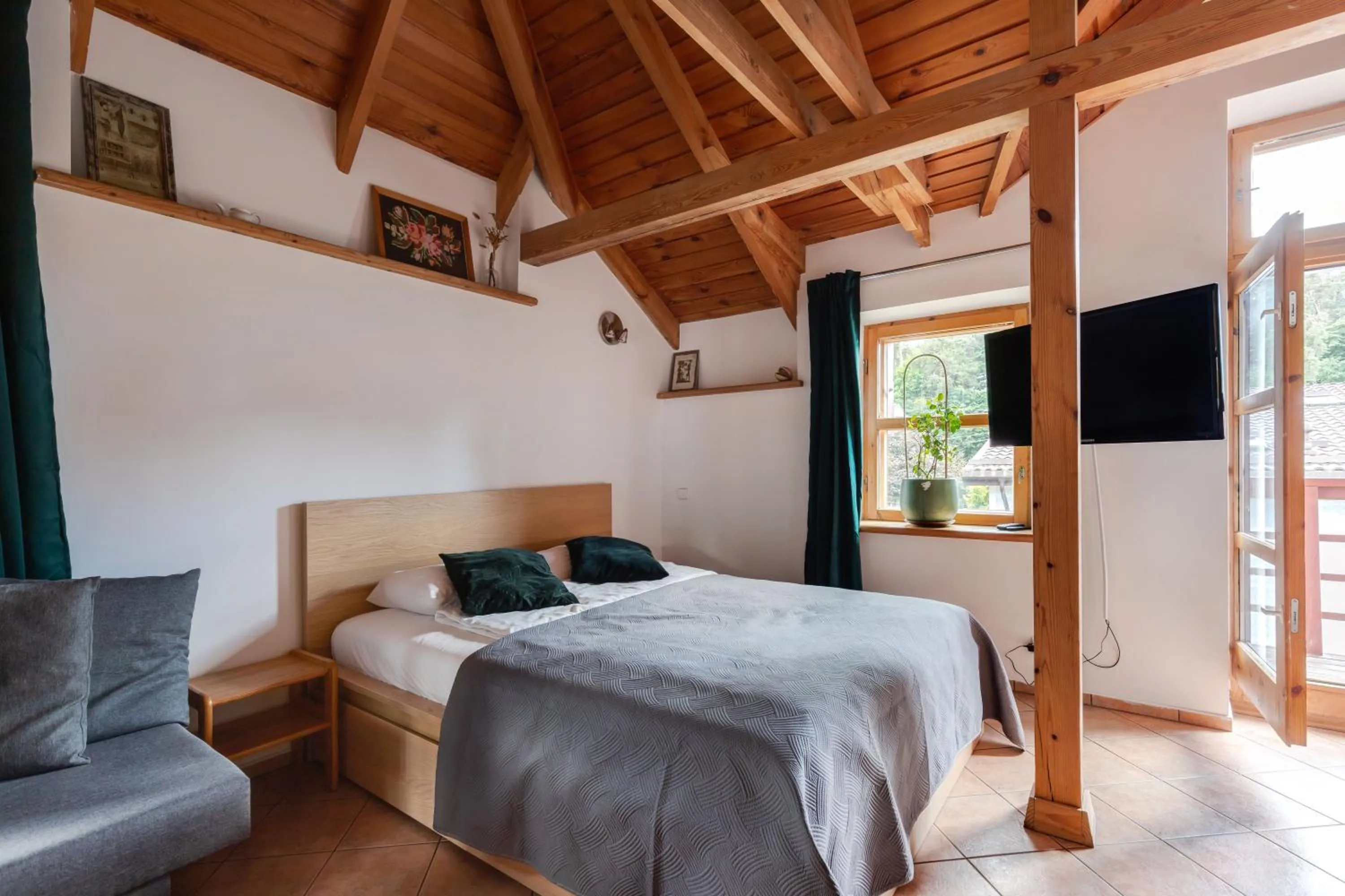 Photo of the whole room, Bed in House of Sun