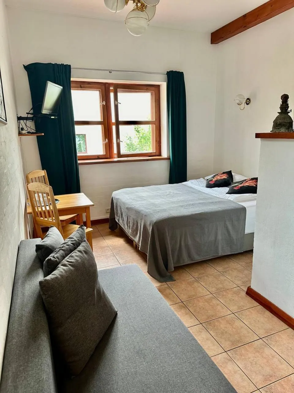 Photo of the whole room, Bed in House of Sun