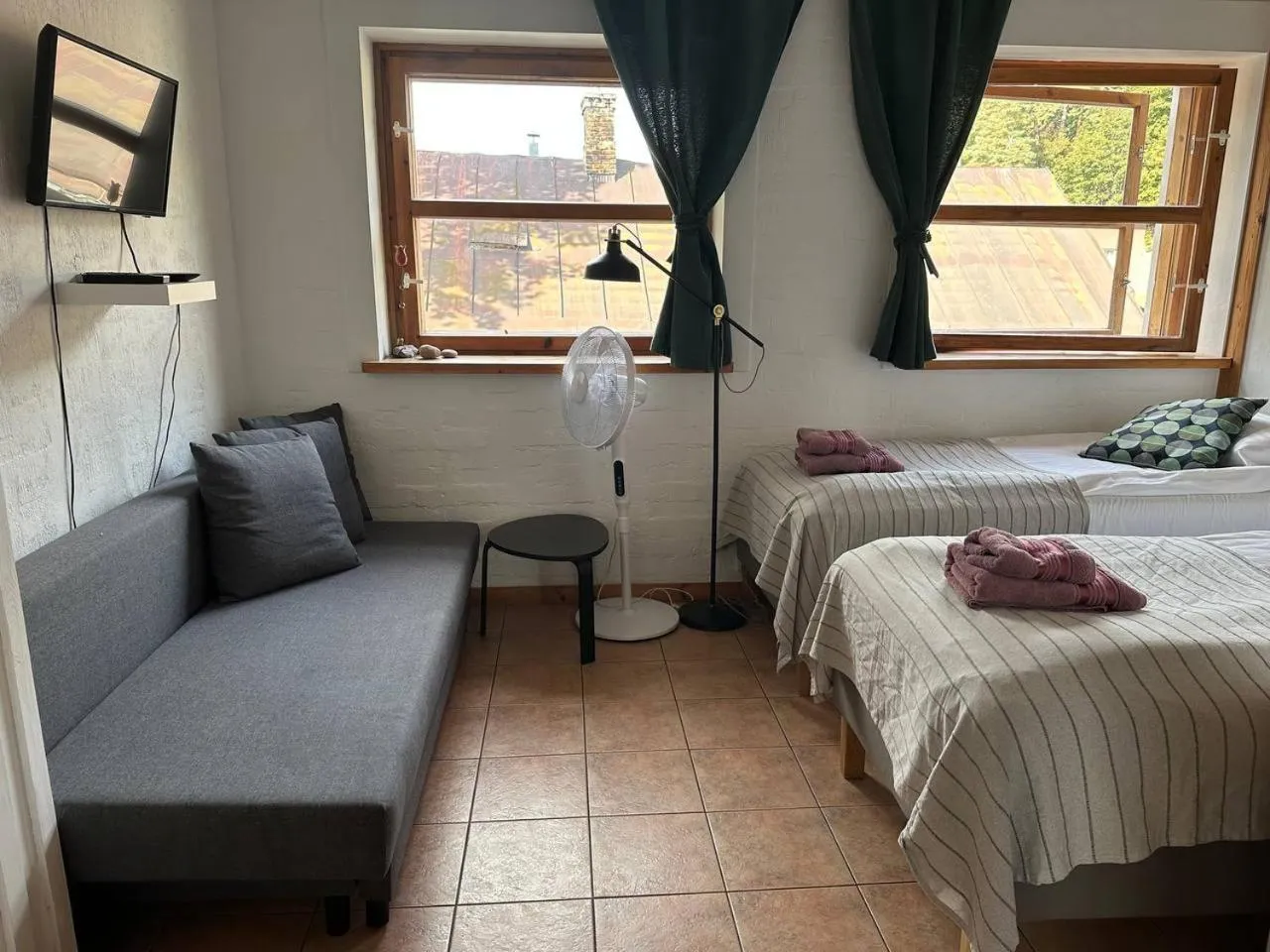 Photo of the whole room, Bed in House of Sun