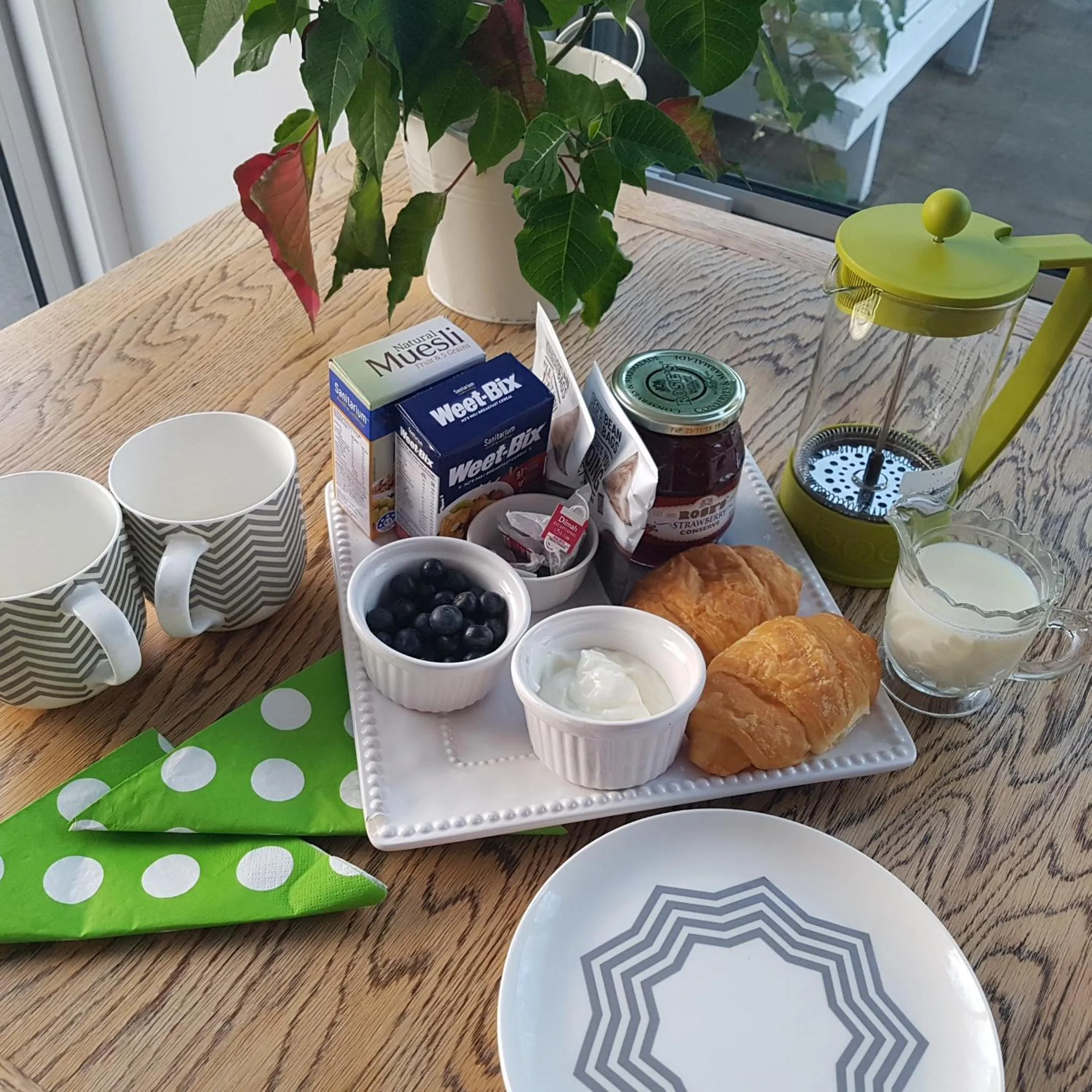 Continental breakfast in Near the shore