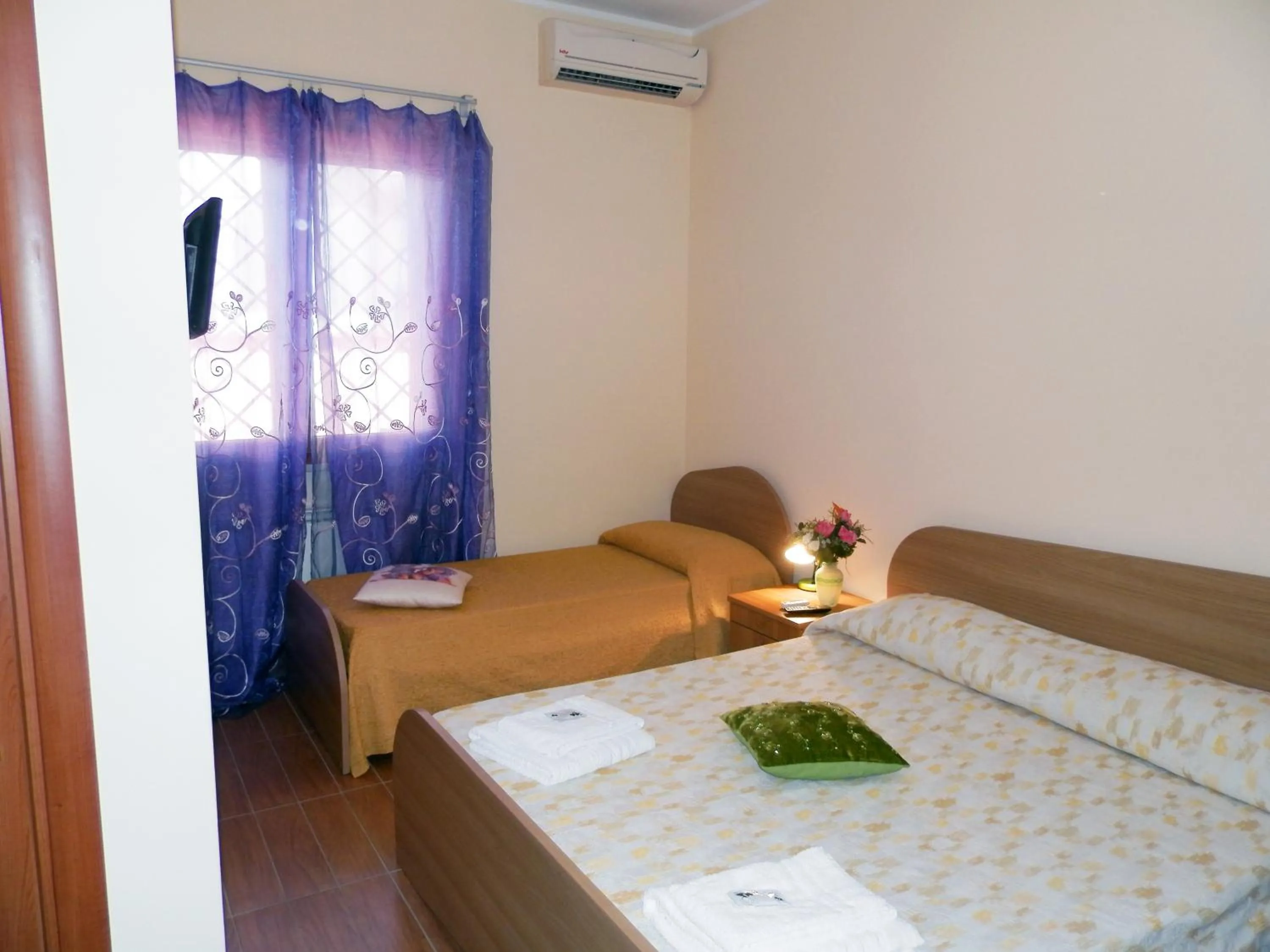 Day, Bed in Luana Inn Holiday