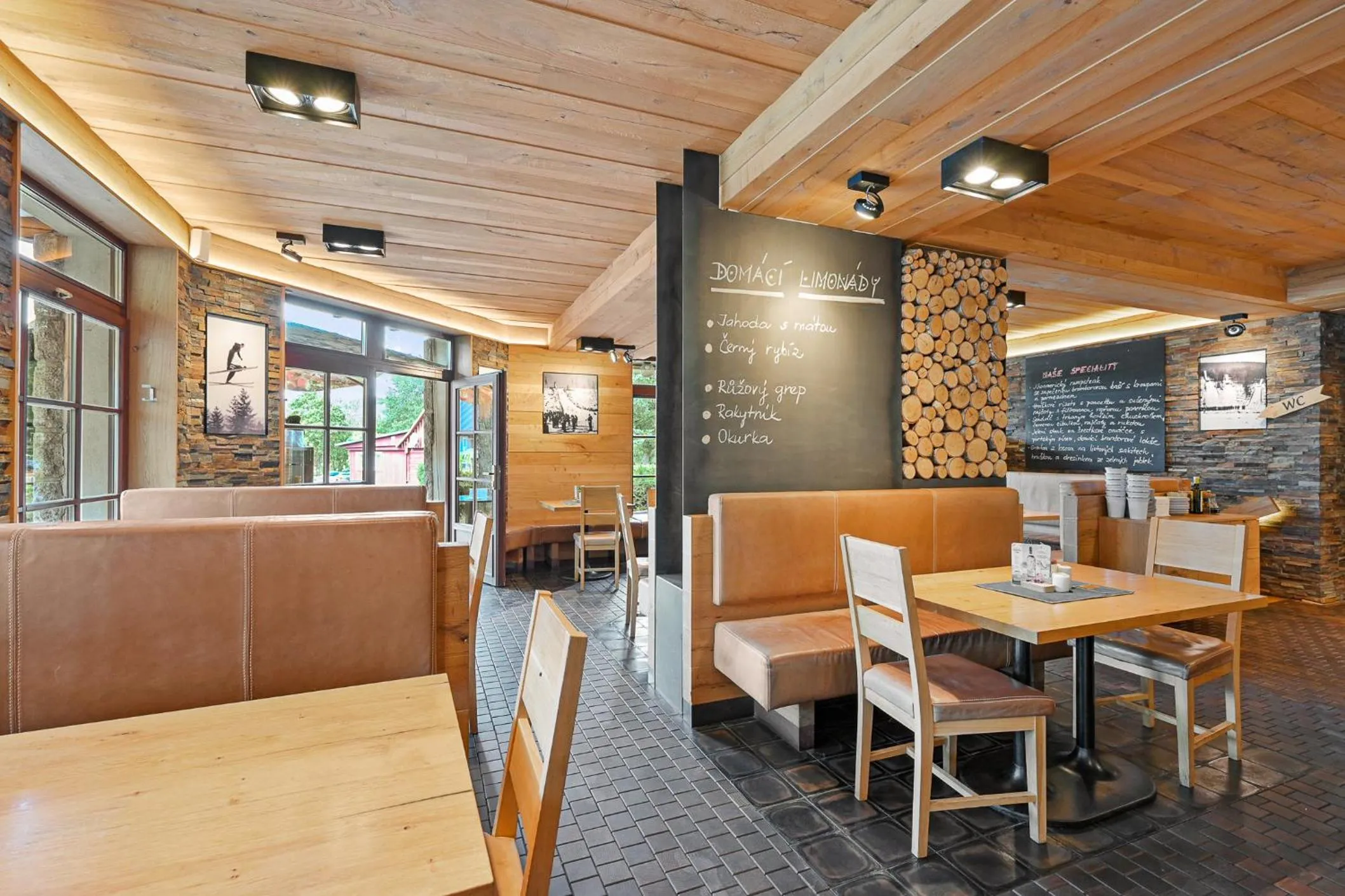 Restaurant/places to eat in David Wellness Hotel