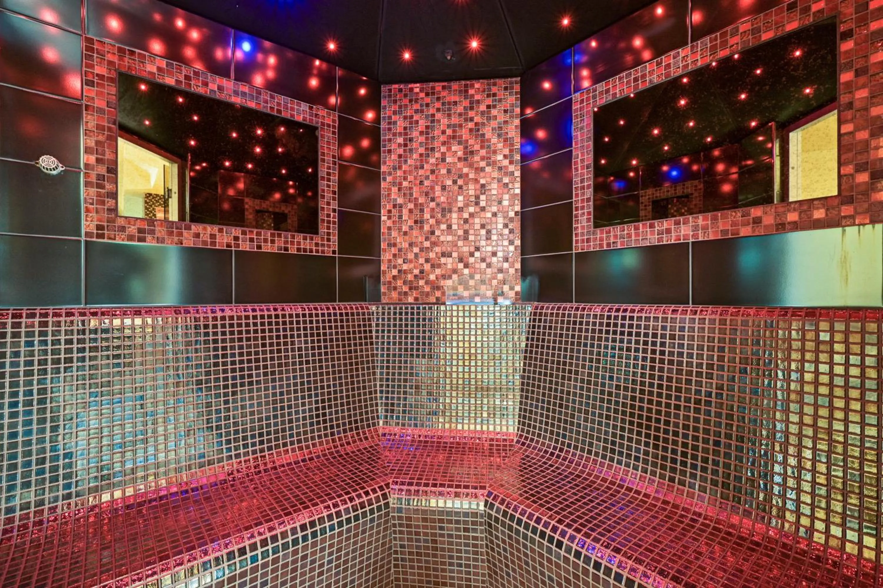 Steam room in David Wellness Hotel