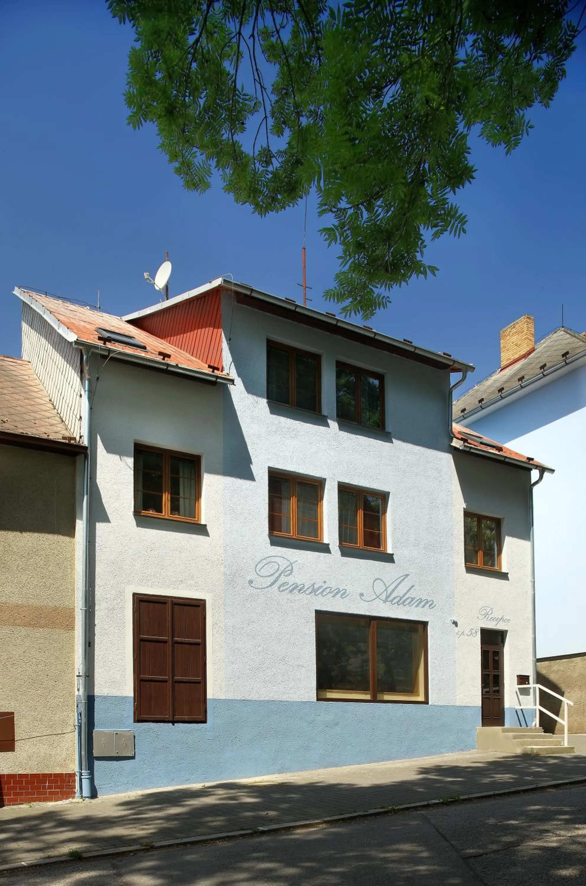 Facade/entrance in Pension Adam