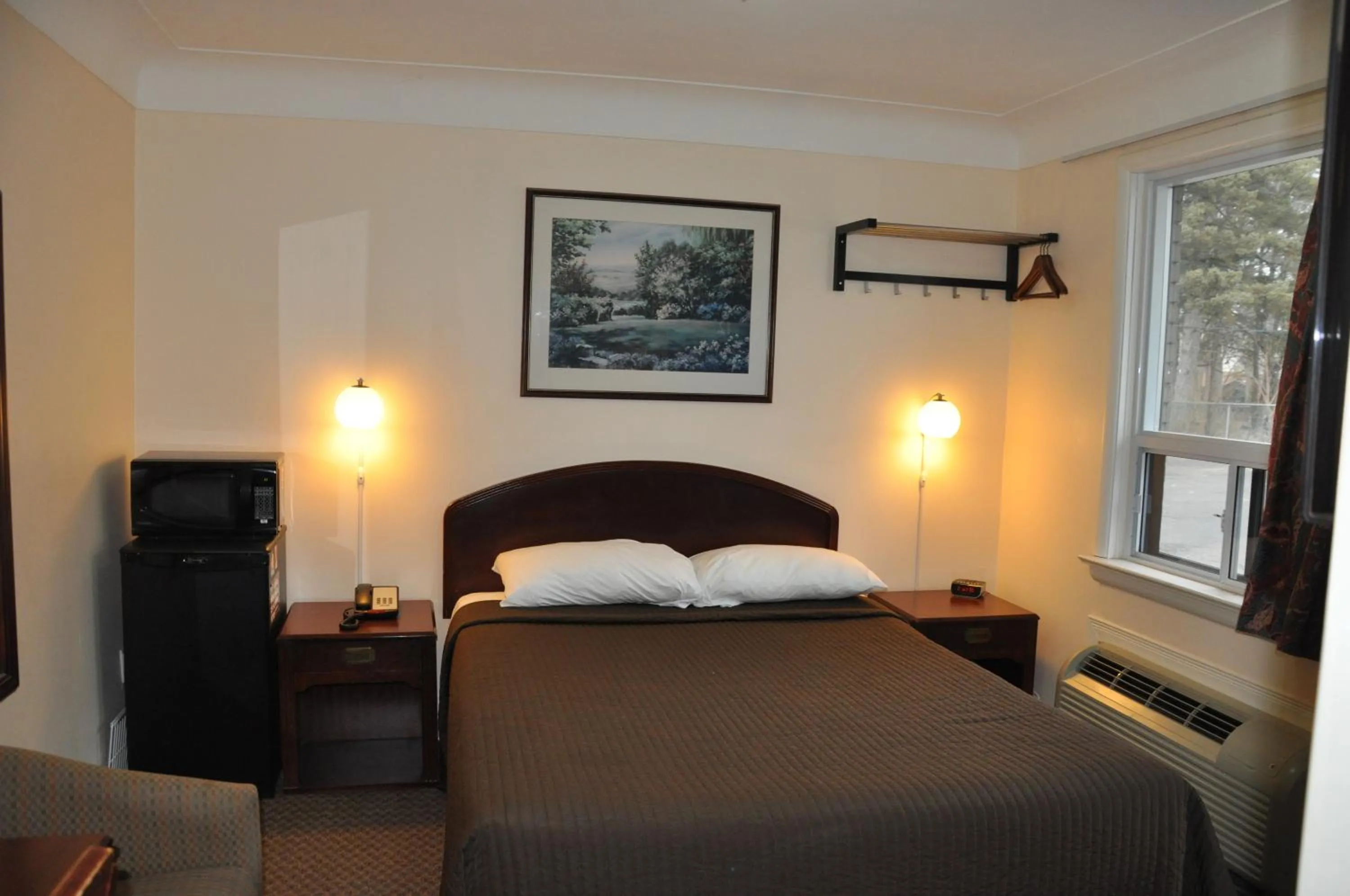 Photo of the whole room, Bed in Royal Inn
