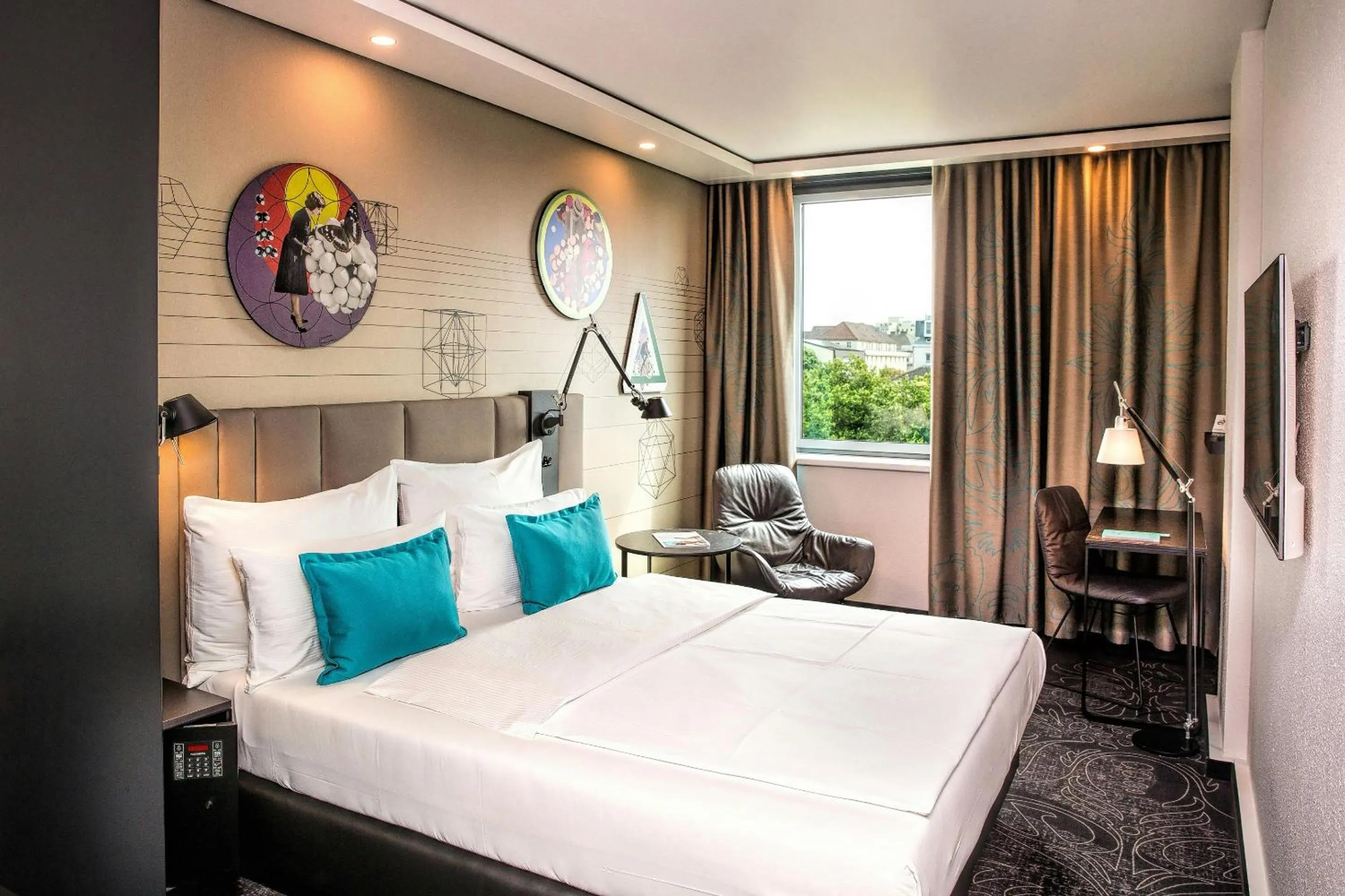 Photo of the whole room, Bed in Motel One Wien Westbahnhof