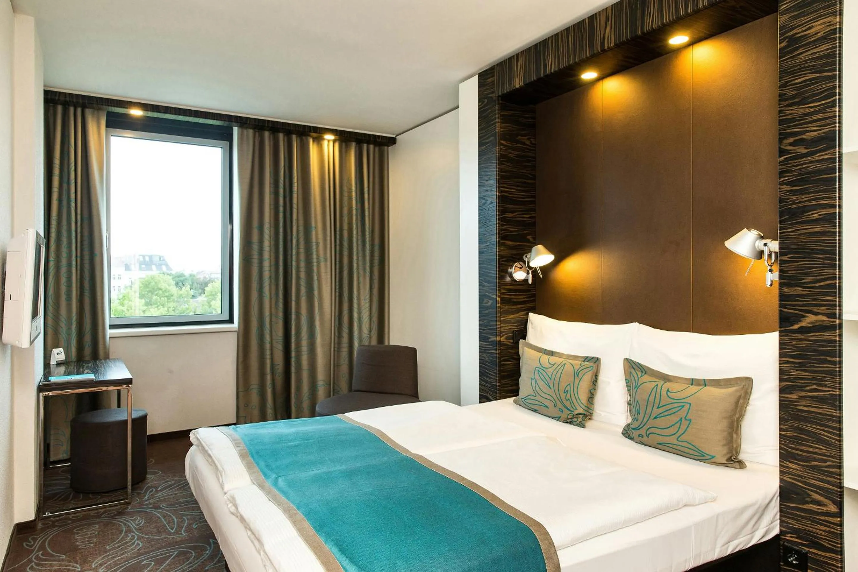 Photo of the whole room, Bed in Motel One Wien Westbahnhof