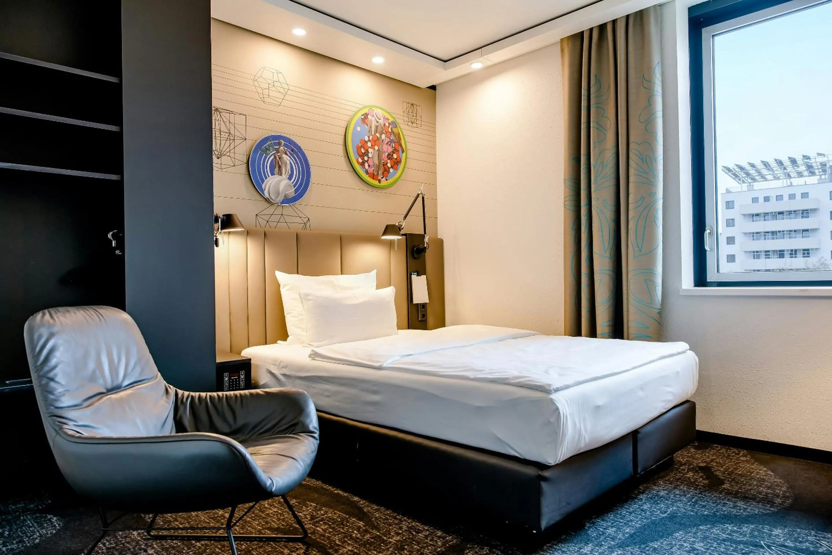 Photo of the whole room, Bed in Motel One Wien Westbahnhof