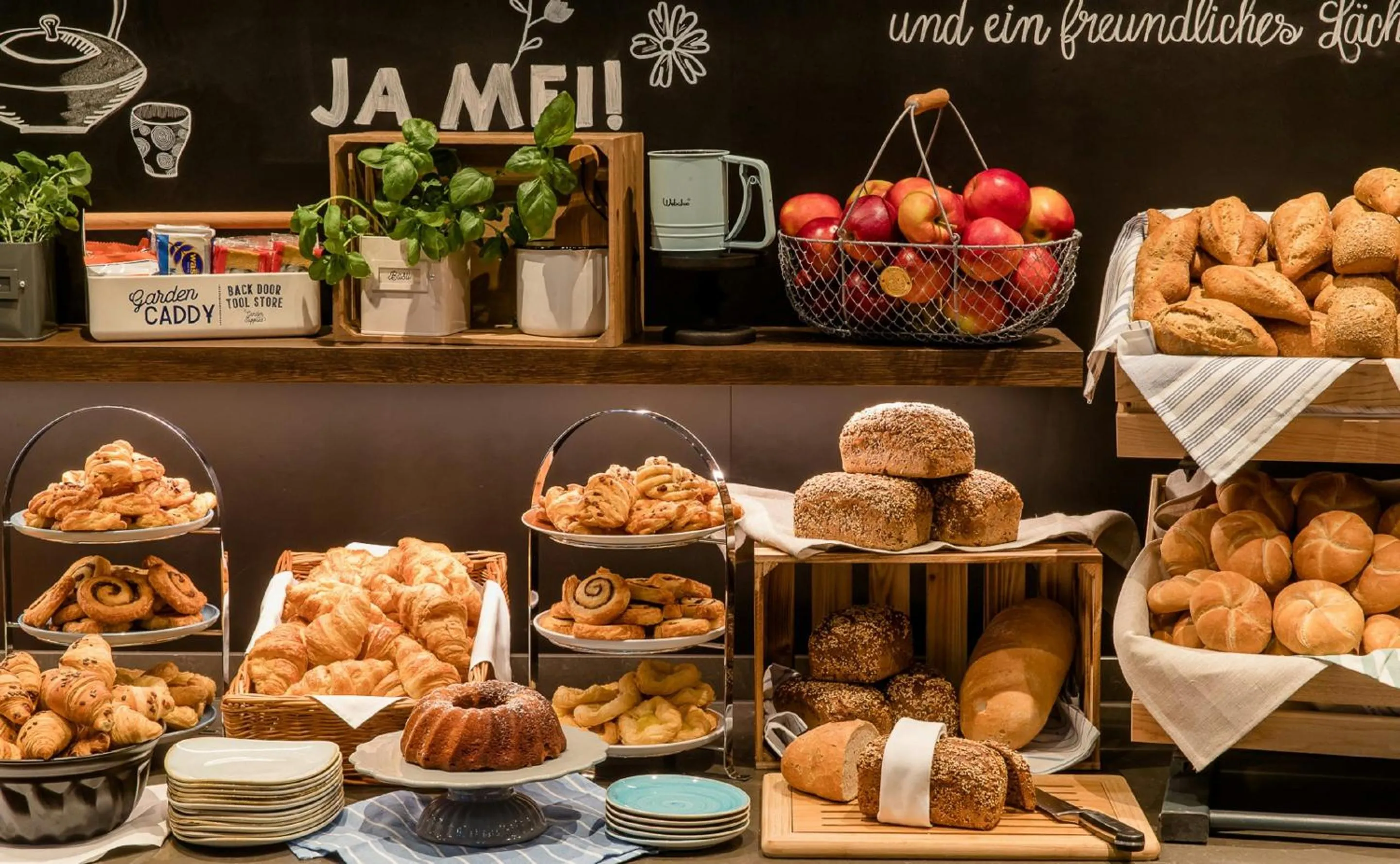 Buffet breakfast in Motel One Wien Westbahnhof