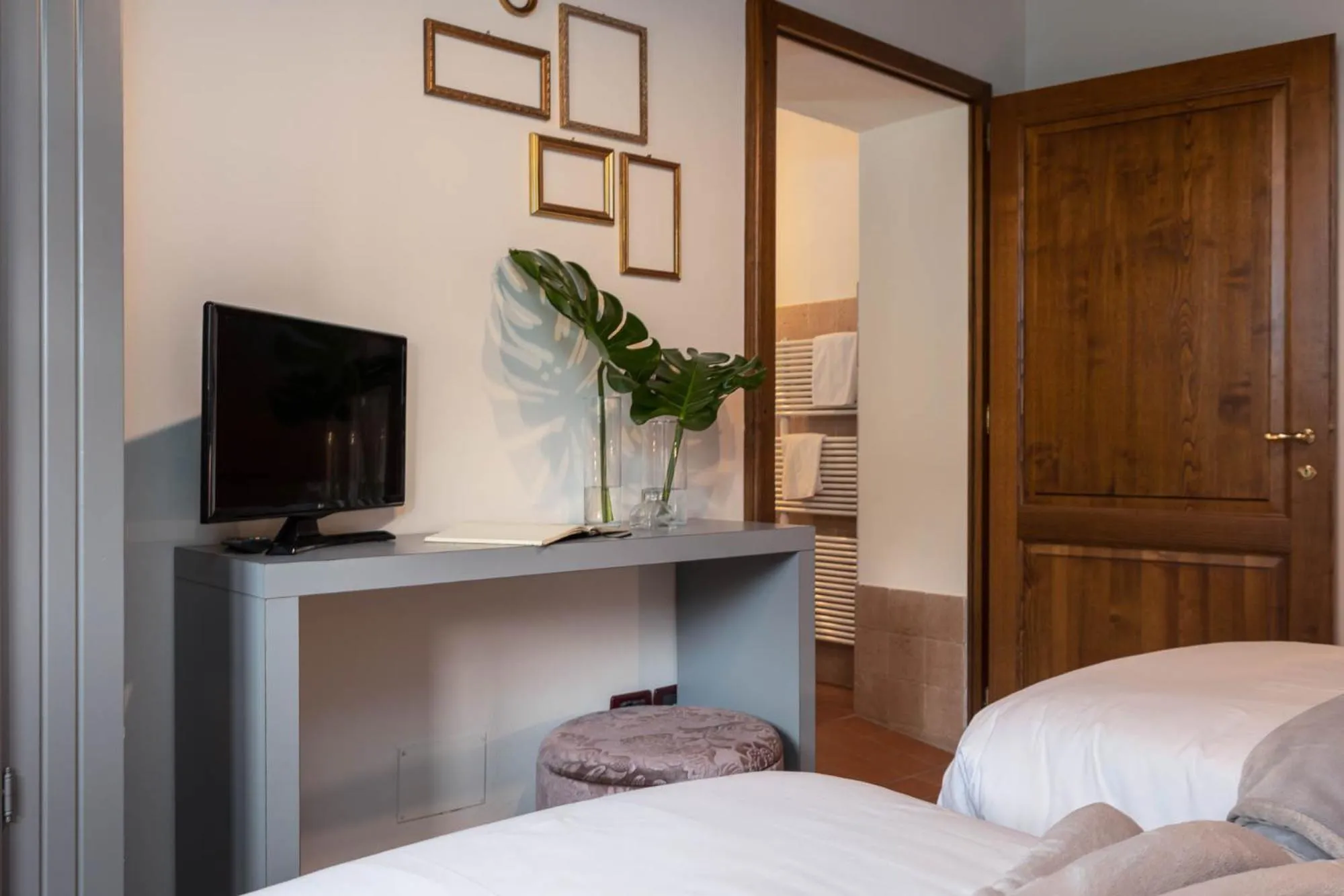 Decorative detail, Bed in DormiVeglia B&B