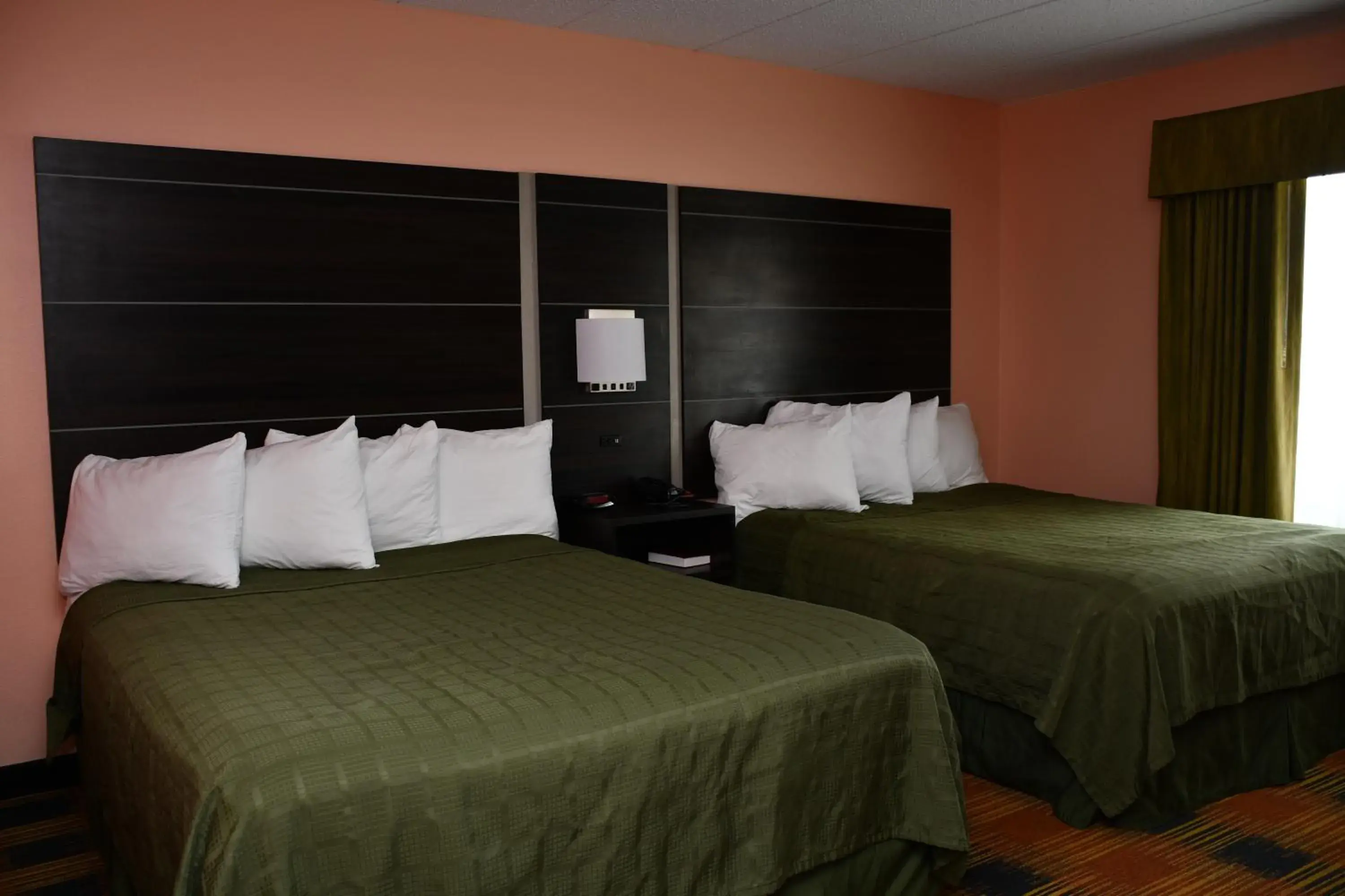 Bed in Regency Inn & Suites Faribault Bed in Regency Inn & Suites Faribault