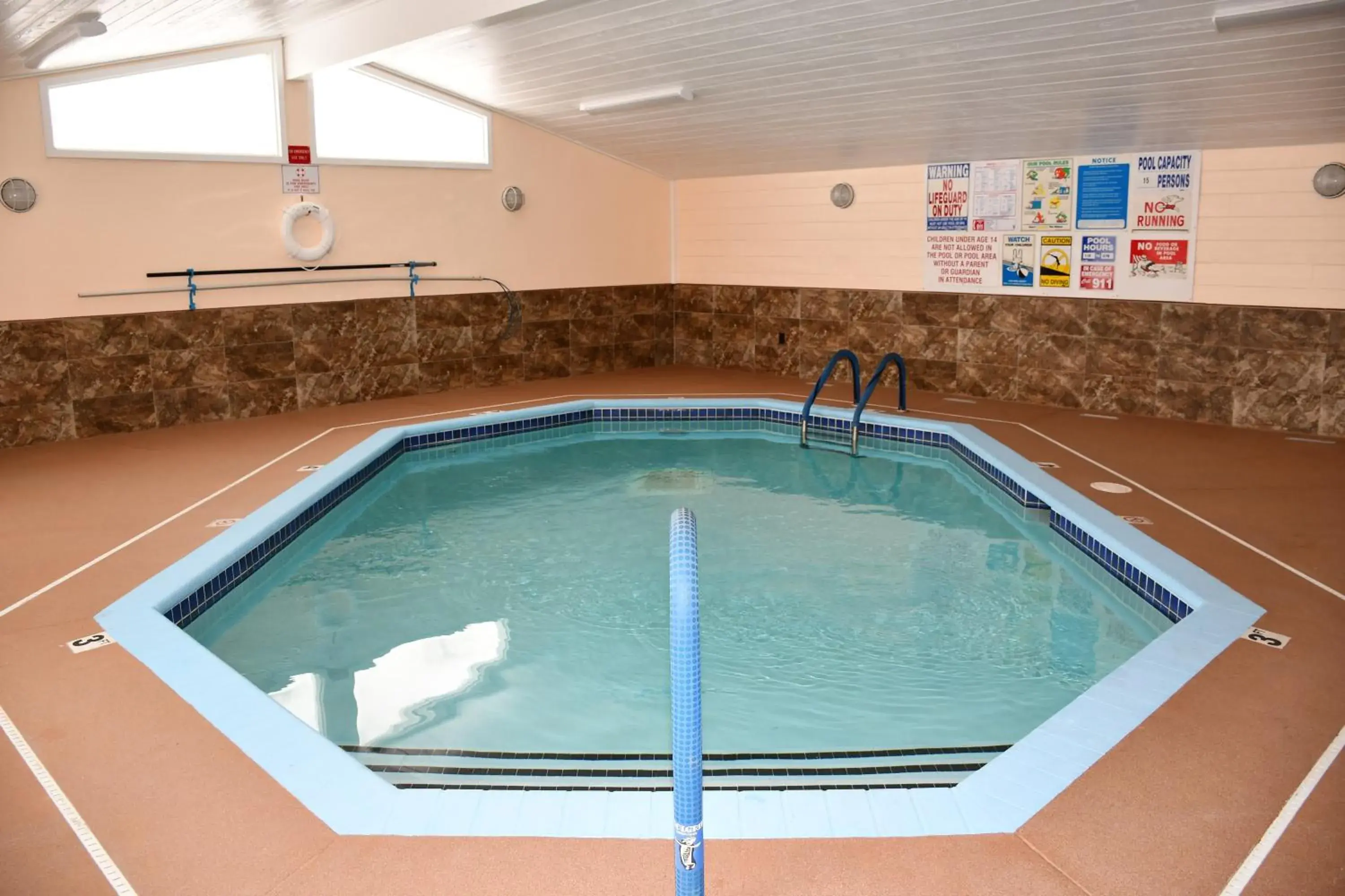 Swimming pool in Regency Inn & Suites Faribault Swimming pool in Regency Inn & Suites Faribault