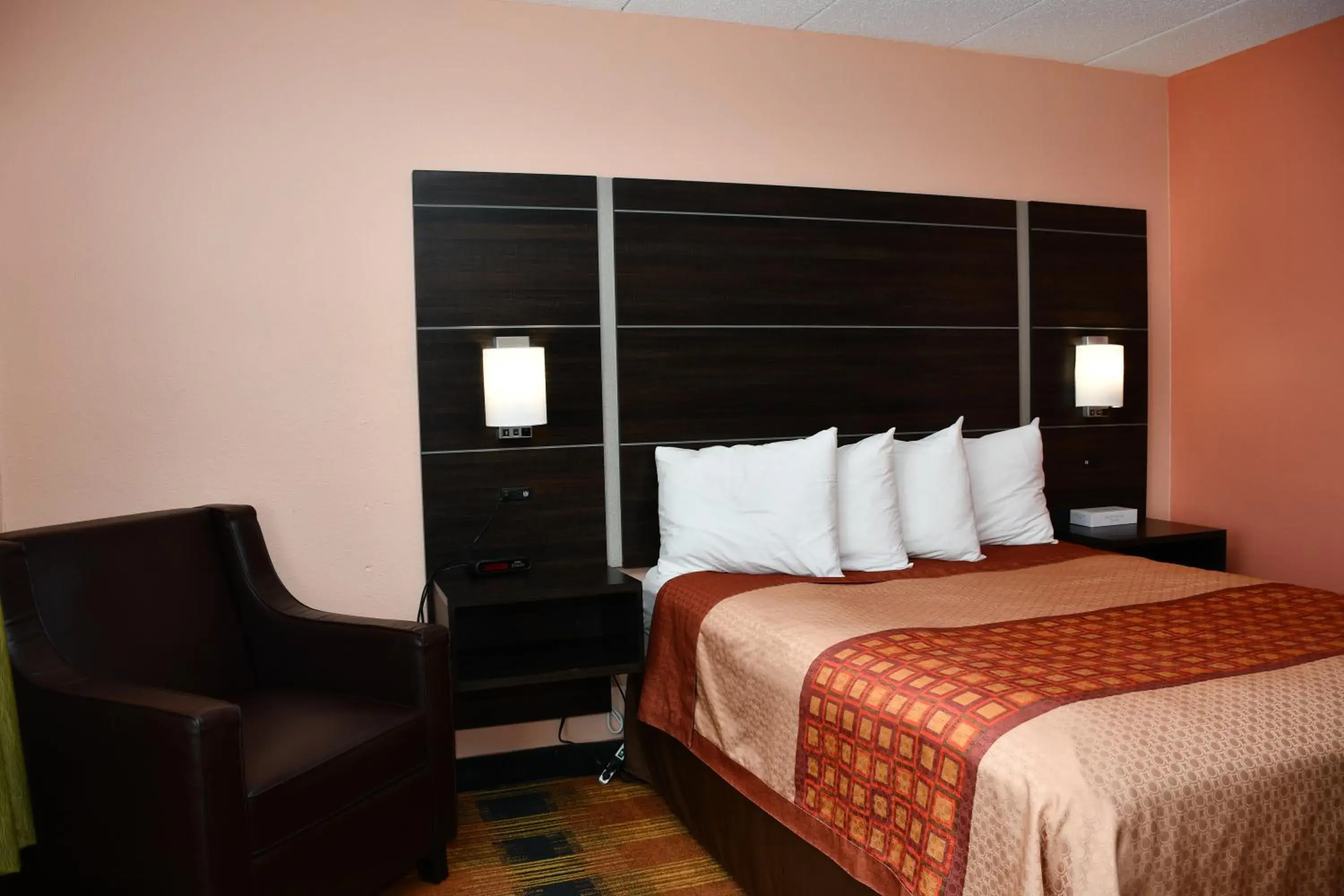 Bed in Regency Inn & Suites Faribault Bed in Regency Inn & Suites Faribault