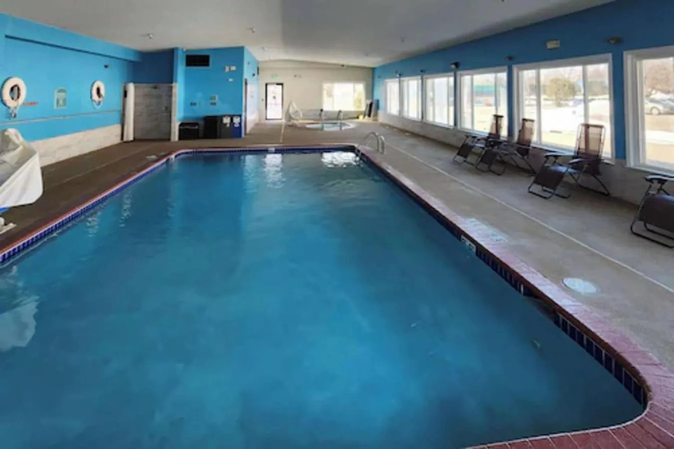 Swimming pool in Comfort Inn & Suites Shakopee Downtown Area