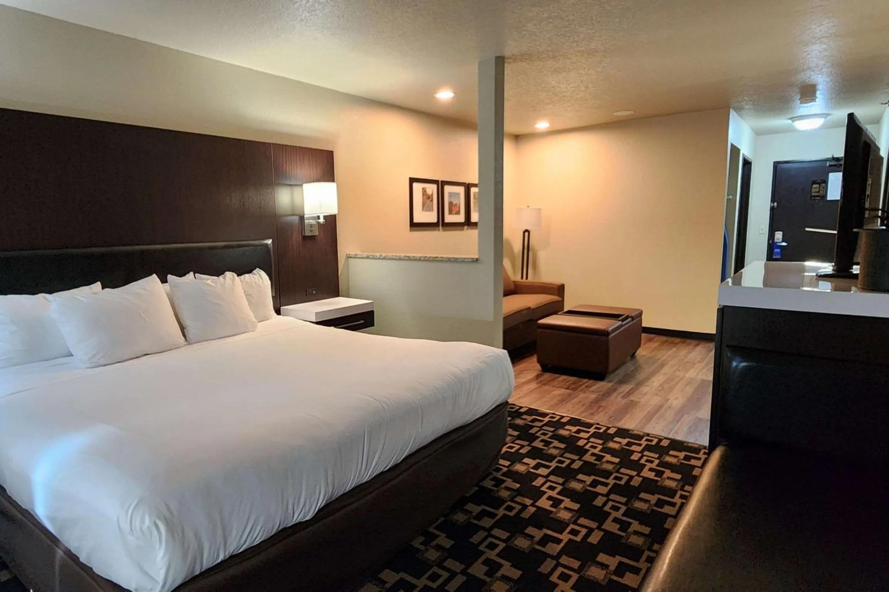 Bedroom, Bed in Comfort Inn & Suites Shakopee Downtown Area