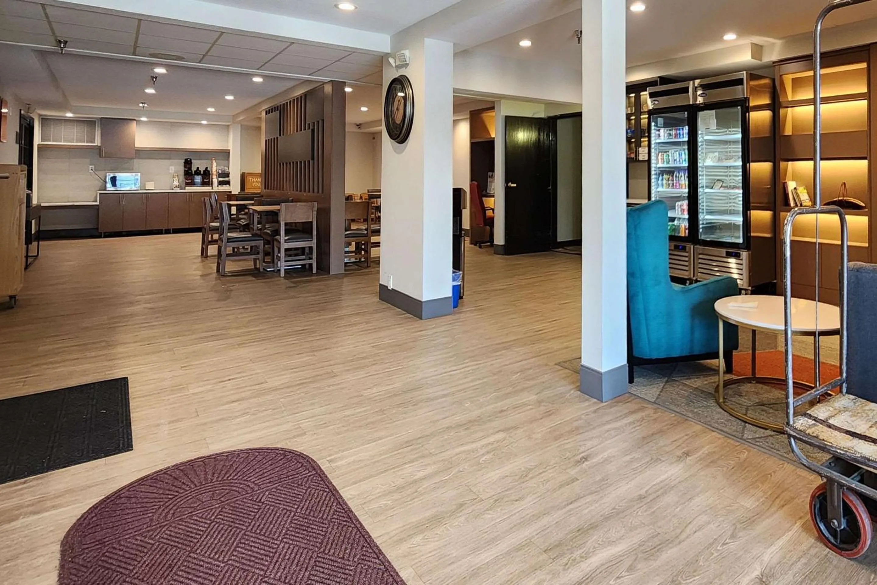 Breakfast in Comfort Inn & Suites Shakopee Downtown Area