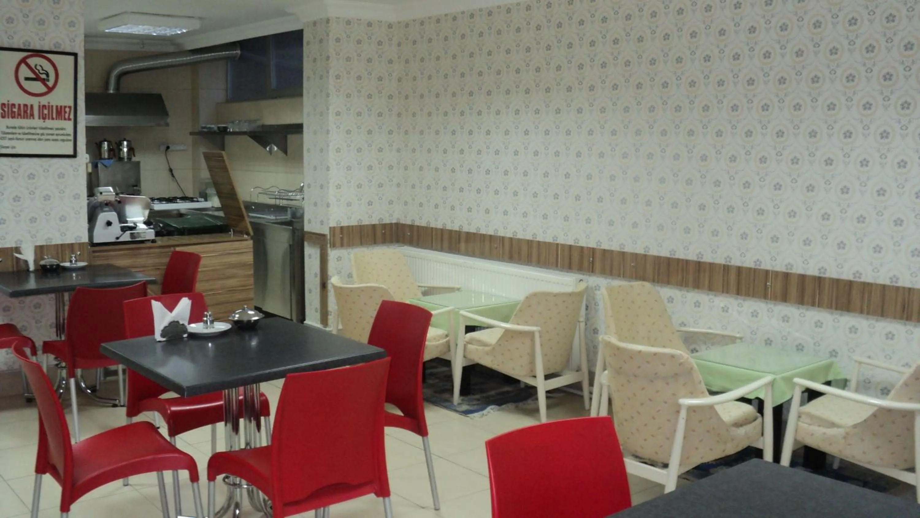 Restaurant/places to eat in Yavuz Hotel