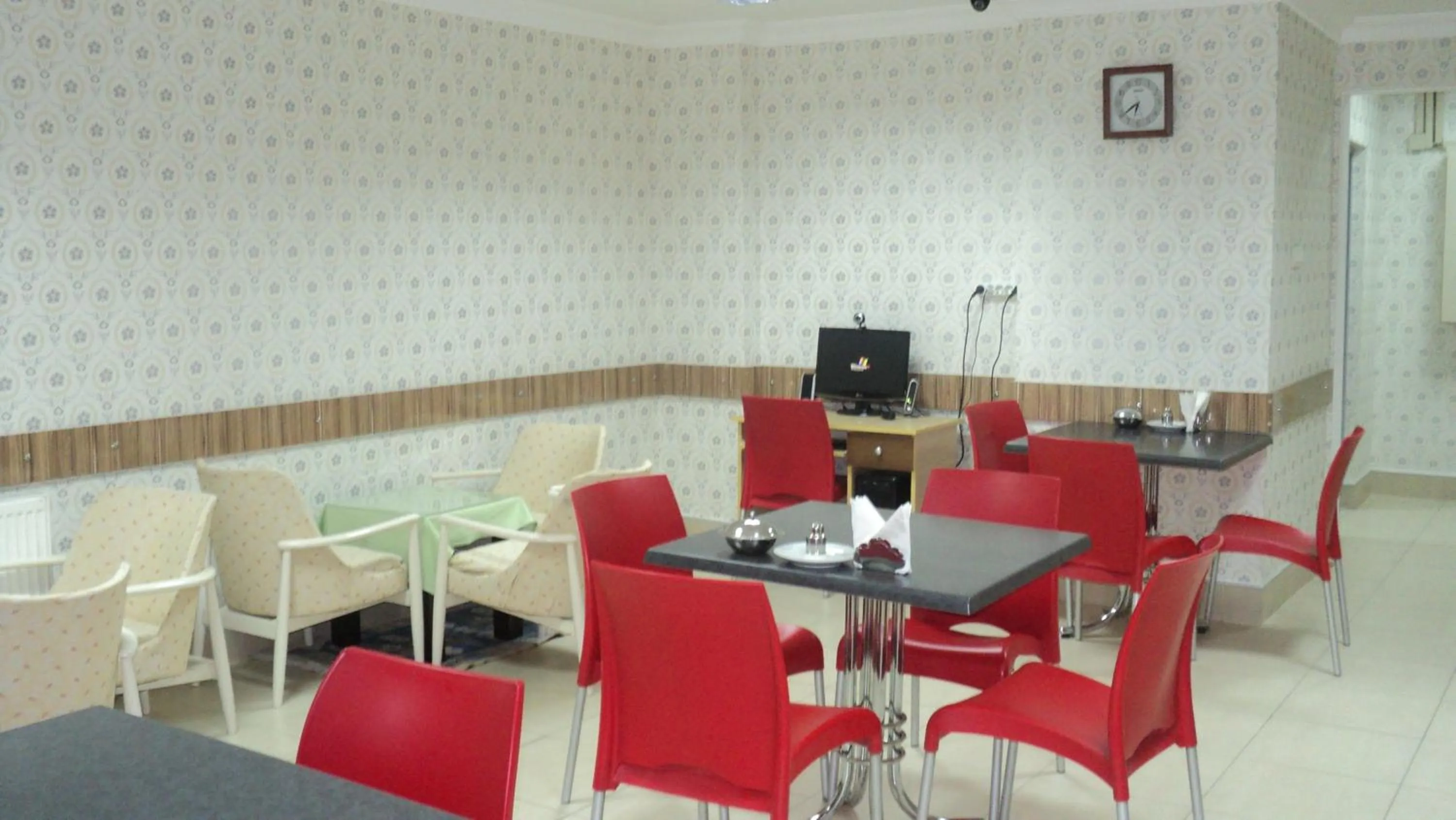 Restaurant/places to eat in Yavuz Hotel