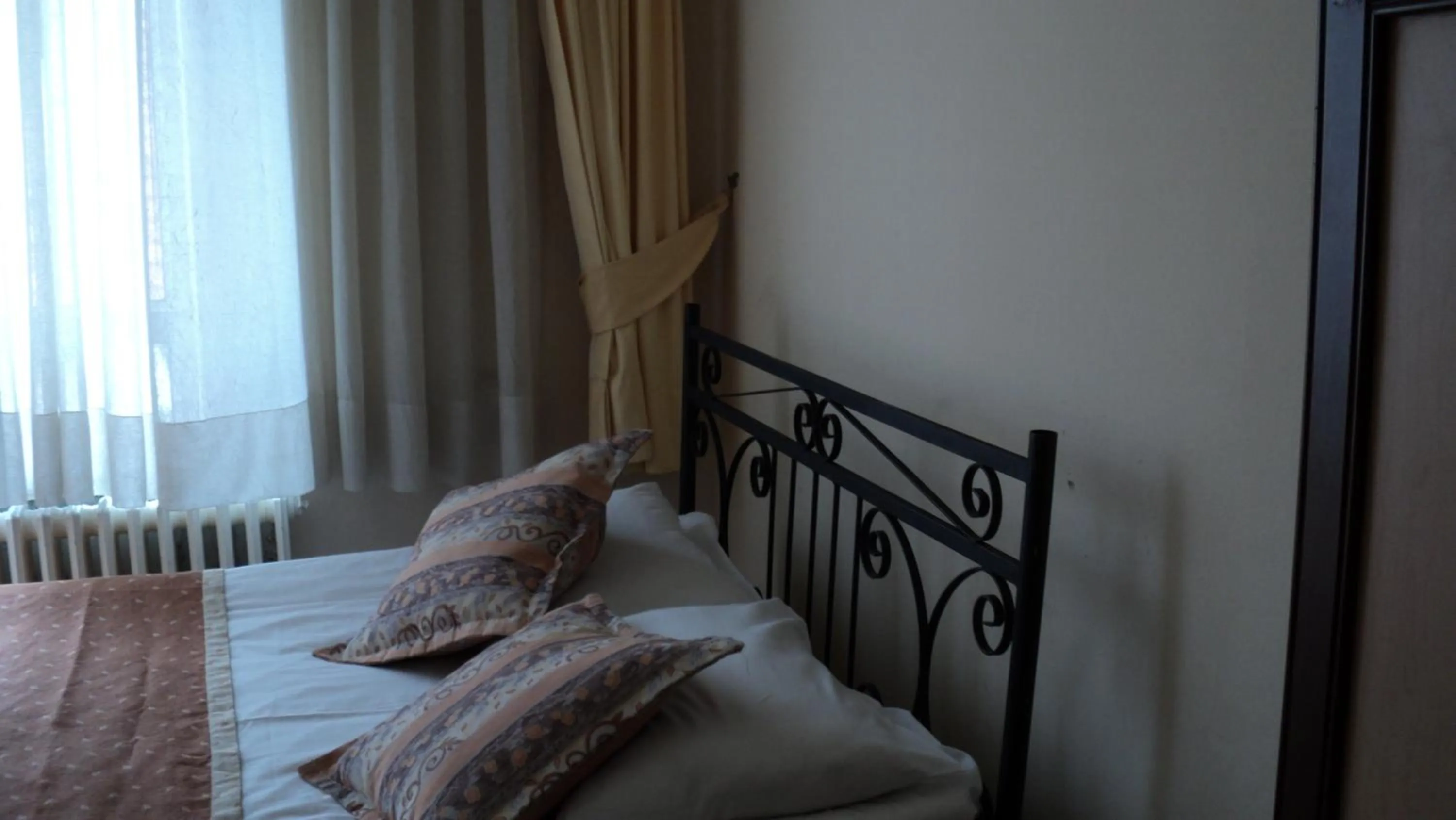 Bed in Yavuz Hotel