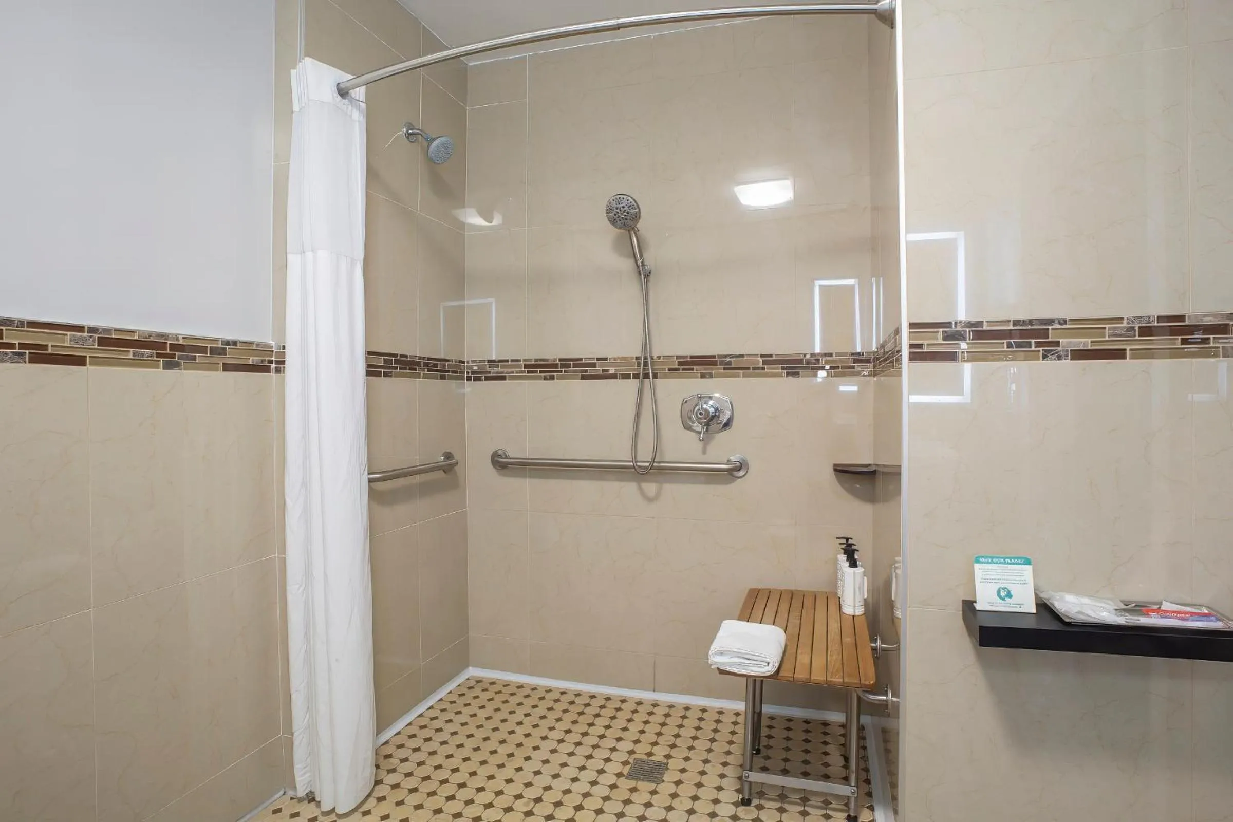 Shower in The Palo Alto Inn