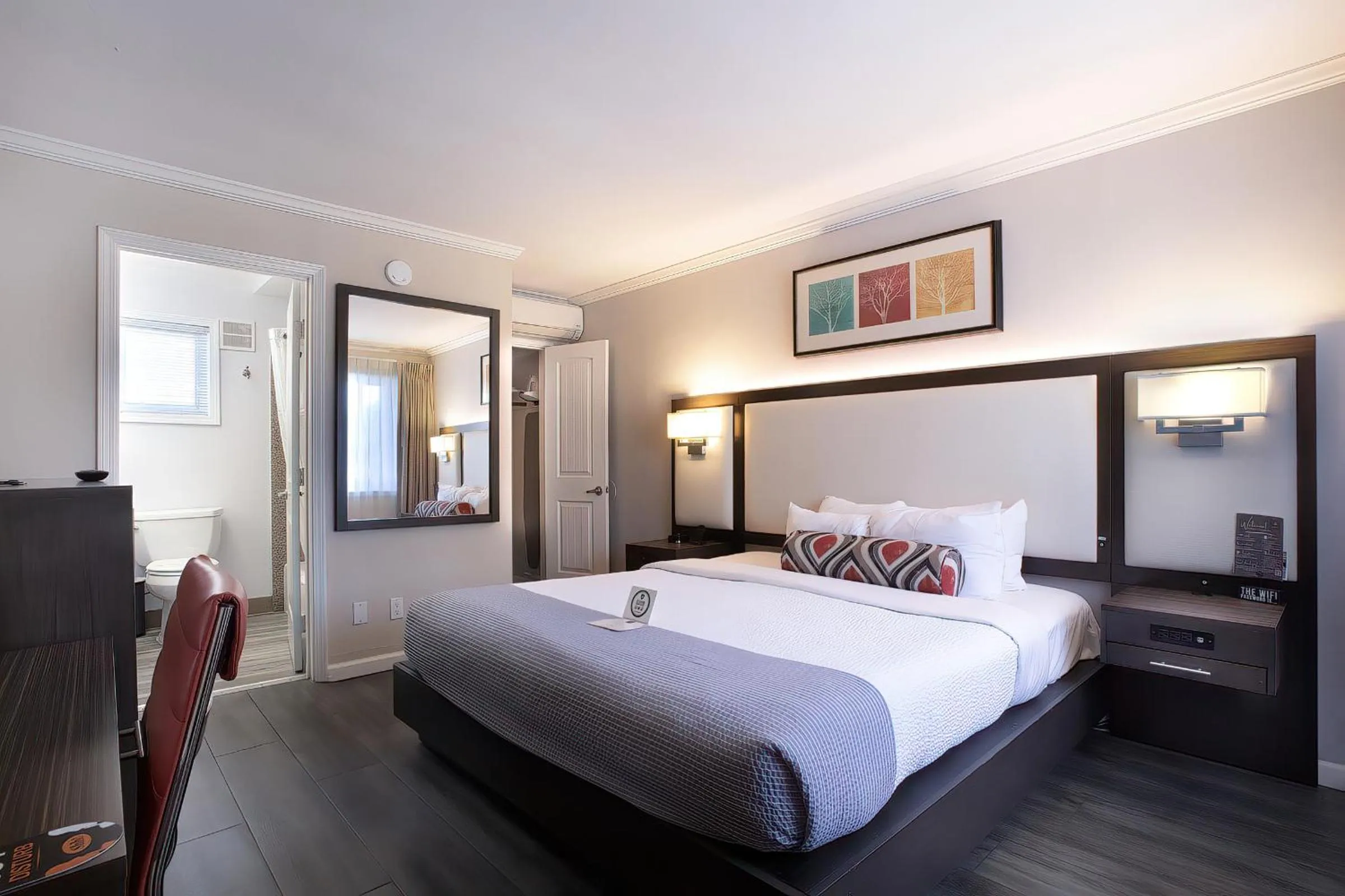 Living room, Bed in The Palo Alto Inn