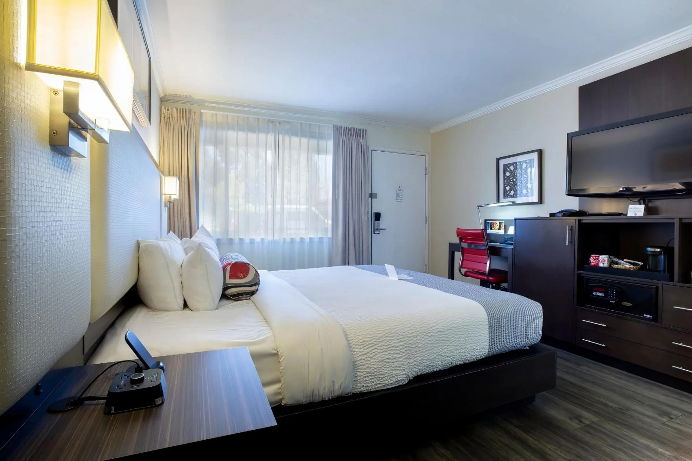 Bed in The Palo Alto Inn