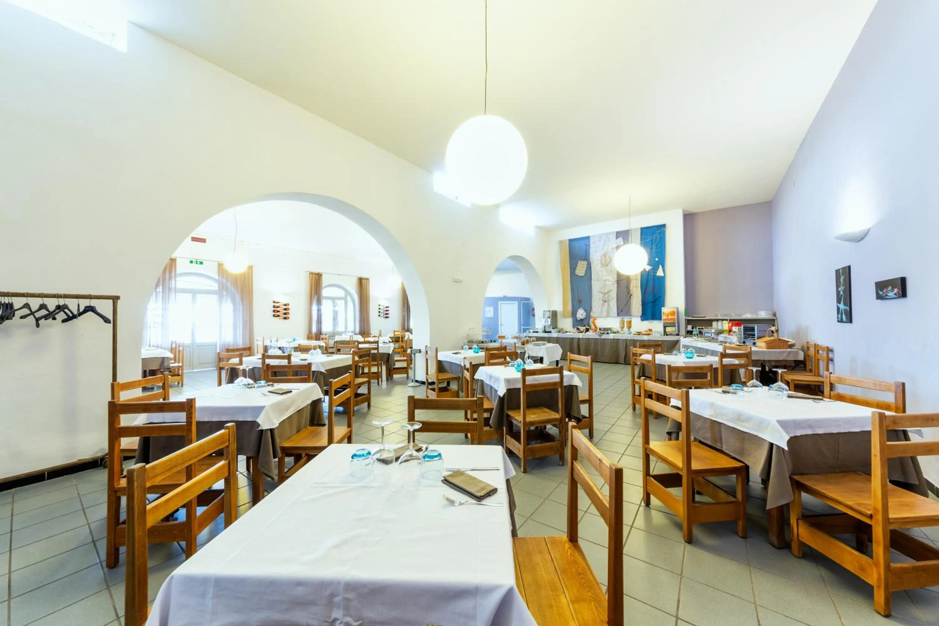 Restaurant/places to eat in Hotel Meli