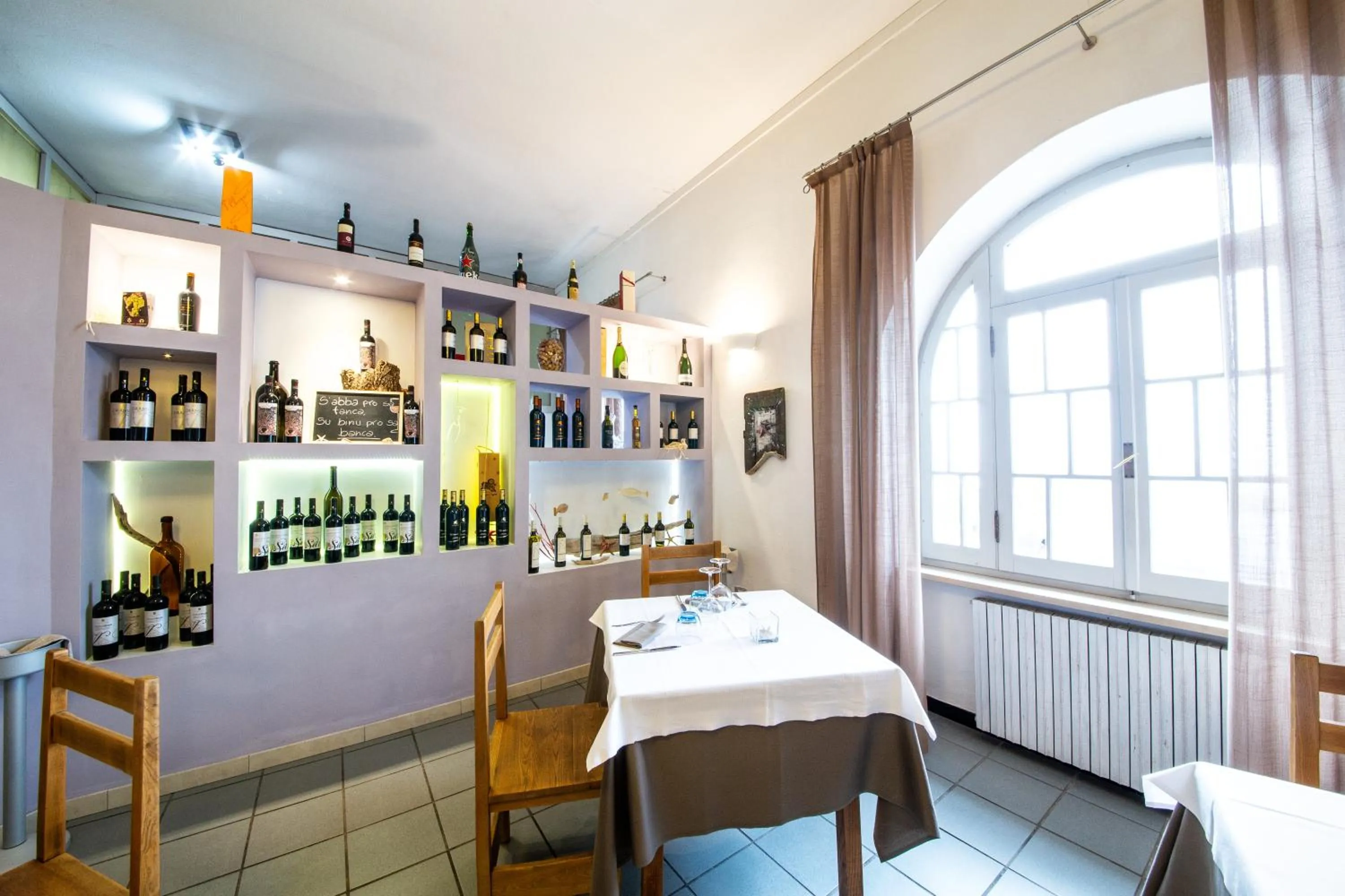 Restaurant/places to eat in Hotel Meli