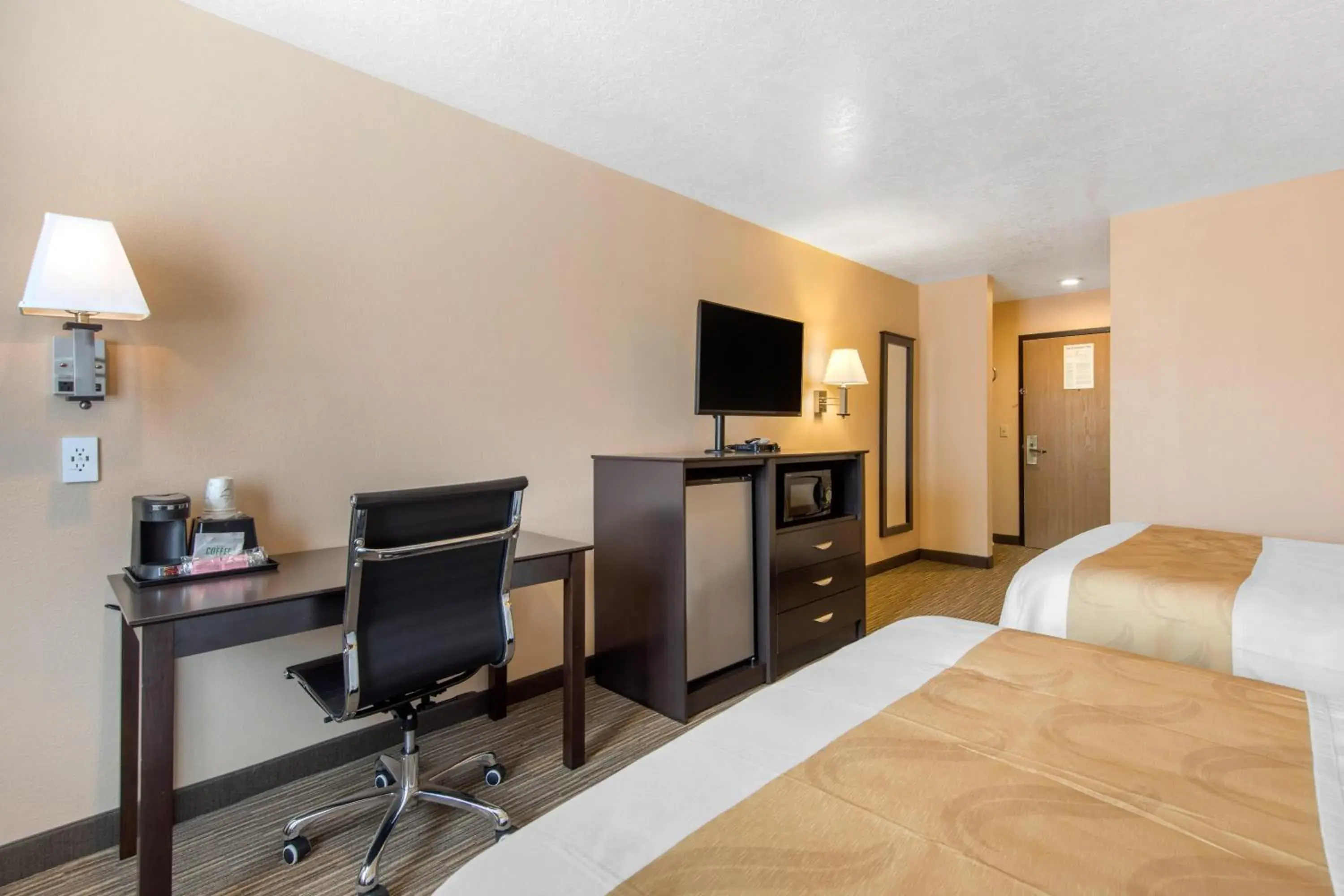 Photo of the whole room, Bed in Quality Inn & Suites Albuquerque North near Balloon Fiesta Park Photo of the whole room, Bed in Quality Inn & Suites Albuquerque North near Balloon Fiesta Park