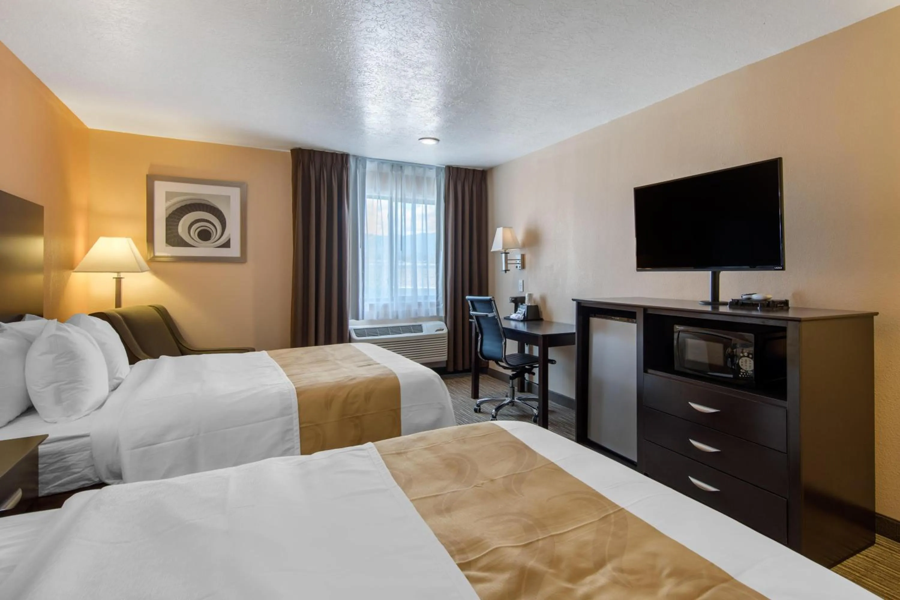 Photo of the whole room, Bed in Quality Inn & Suites Albuquerque North near Balloon Fiesta Park